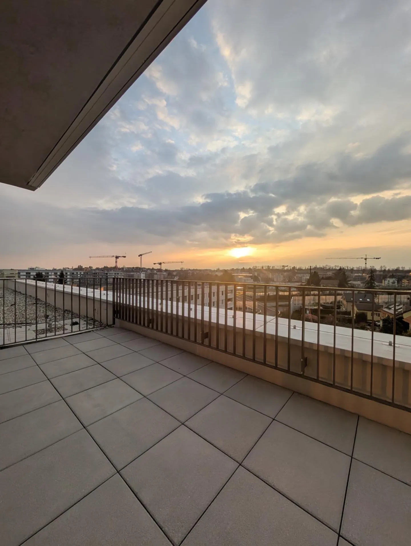 Spacious and bright, 3.5 rooms for rent - Photo 7 of 8