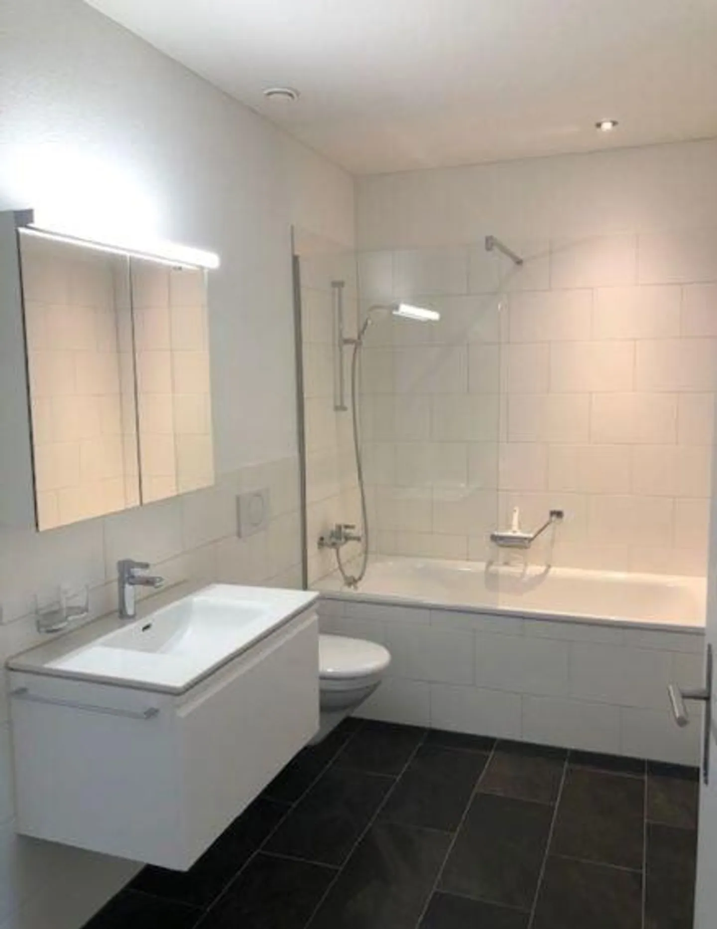 Ampio appartamento di 2,5 stanze in stile loft in affitto - Foto 4 di 5