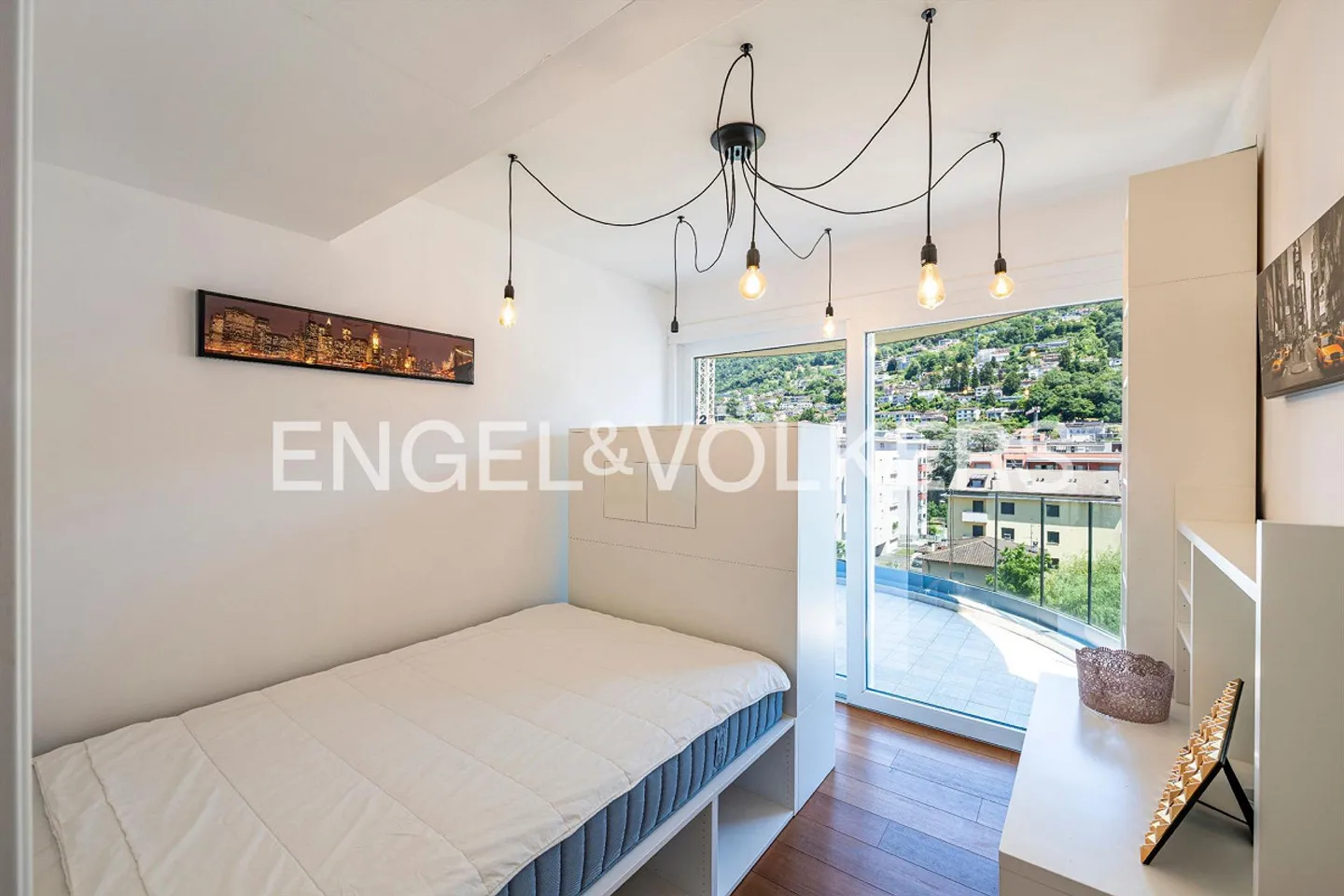 Beautiful Rooftop Terrace with Lake View - Photo 8 of 13