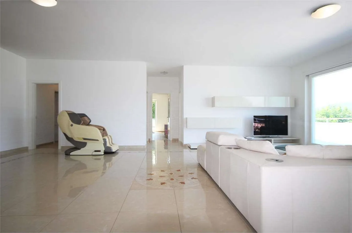 Appartement prestigieux de 5,5 pièces avec jardin - Photo 3 sur 12