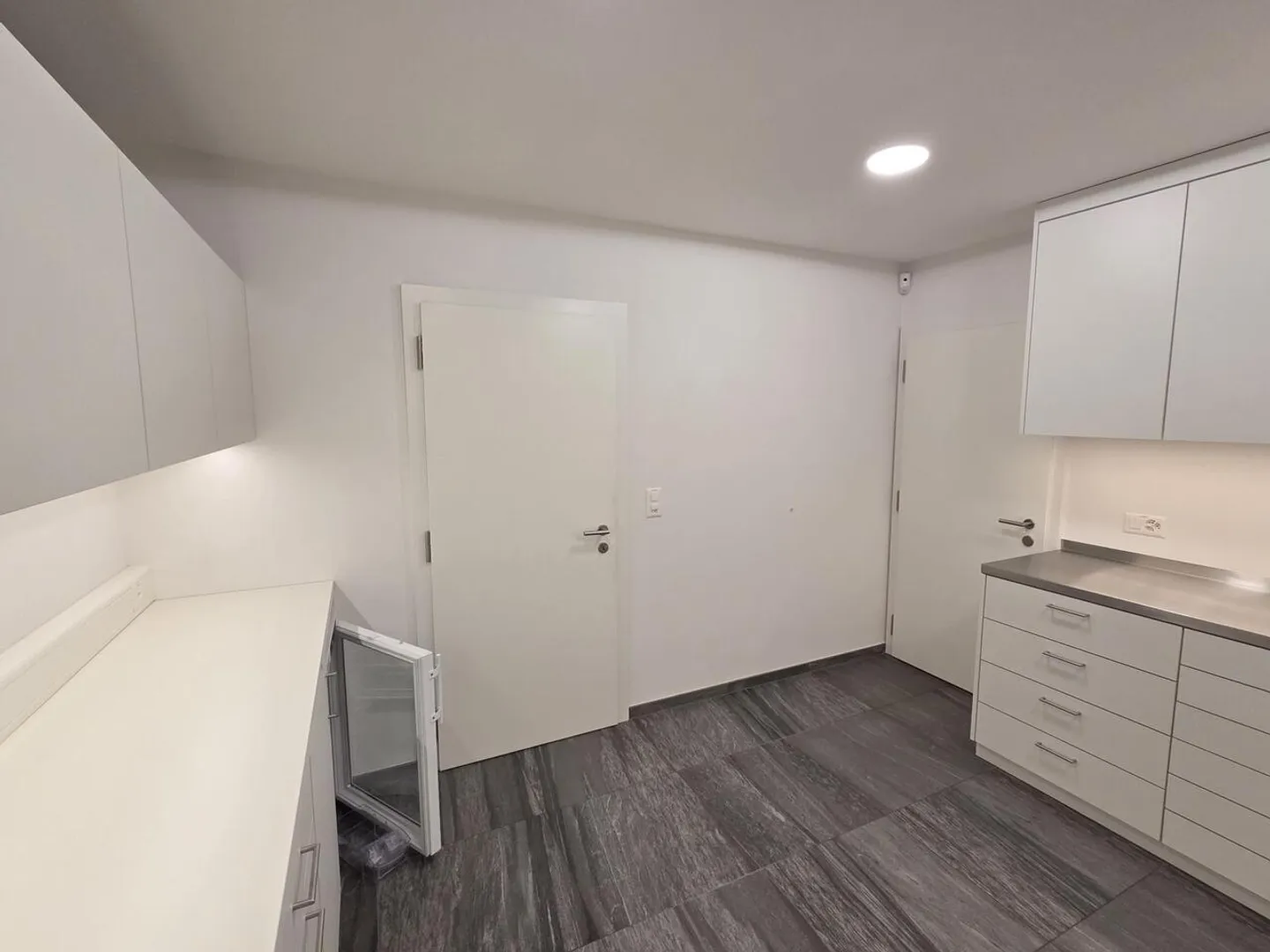 Mostly Renovated Doctor's Office Room? Possible Apartment - Photo 5 of 8