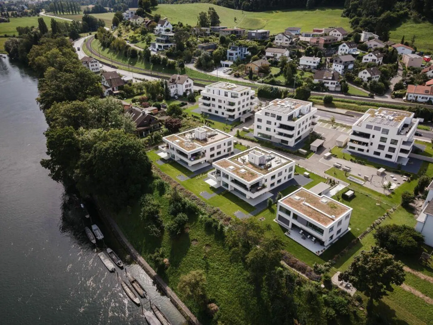 Spacious 3.5-room apartment with stunning location by the Rhine - Photo 1 of 7