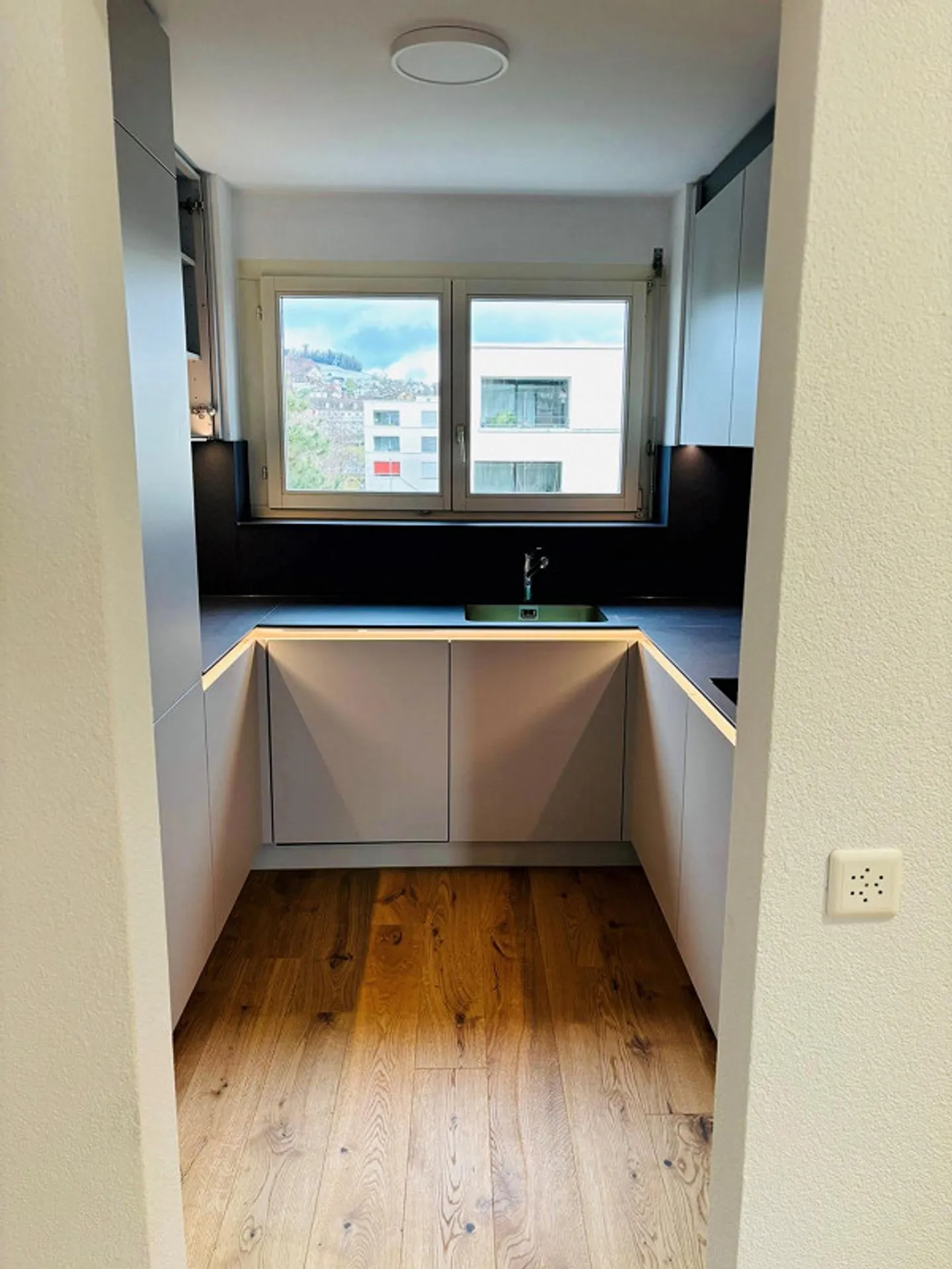 Appartamento maisonette ristrutturato di 5,5 stanze con molto spazio - Foto 5 di 15