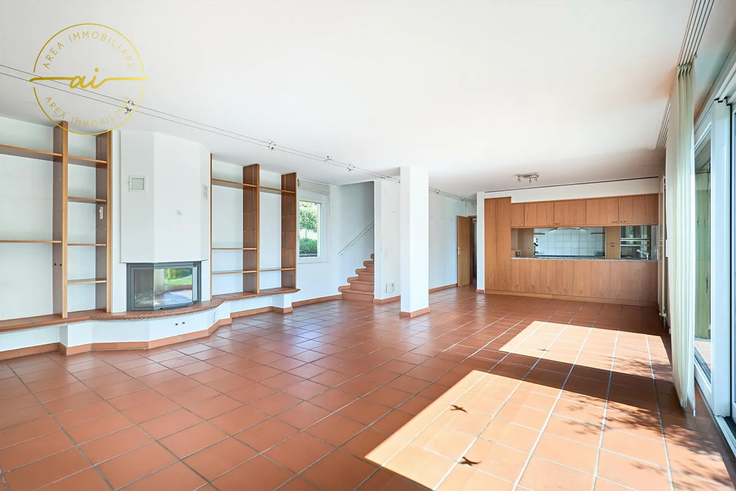 VILLA AVEC STUDIO SÉPARÉ ET MAGNIFIQUE JARDIN - Photo 9 sur 13