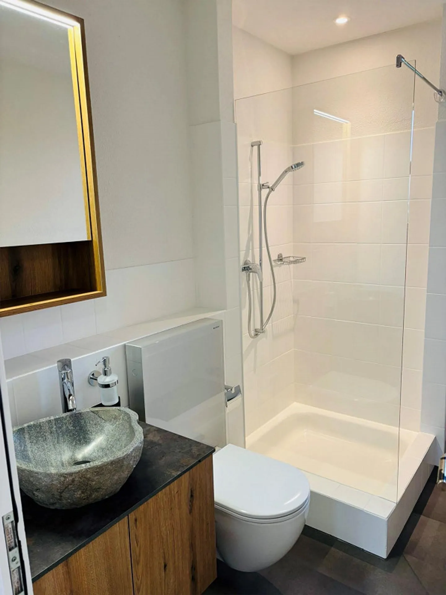 Appartamento maisonette ristrutturato di 5,5 stanze con molto spazio - Foto 8 di 15