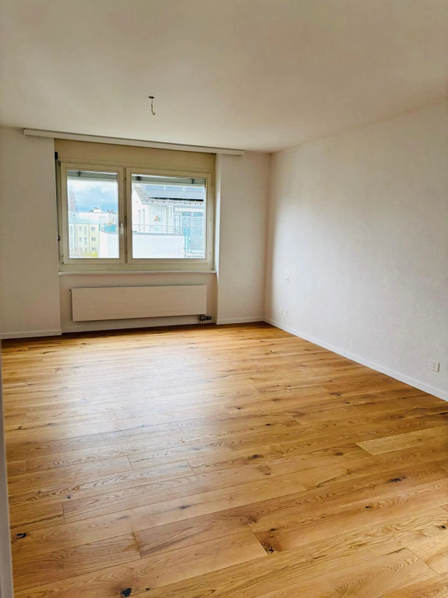 Appartamento maisonette ristrutturato di 5,5 stanze con molto spazio - Foto 11 di 15