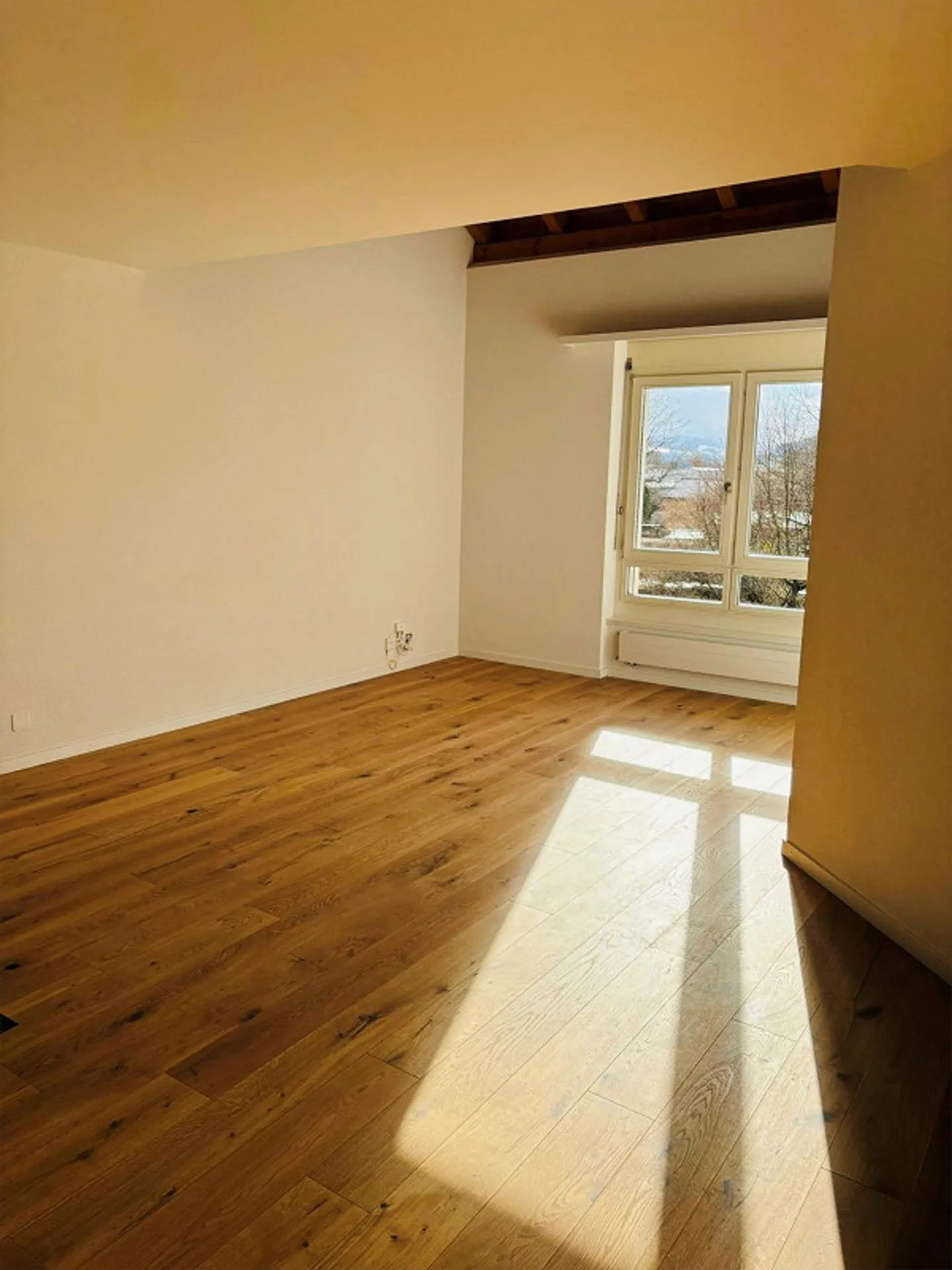 Appartamento maisonette ristrutturato di 5,5 stanze con molto spazio - Foto 12 di 15