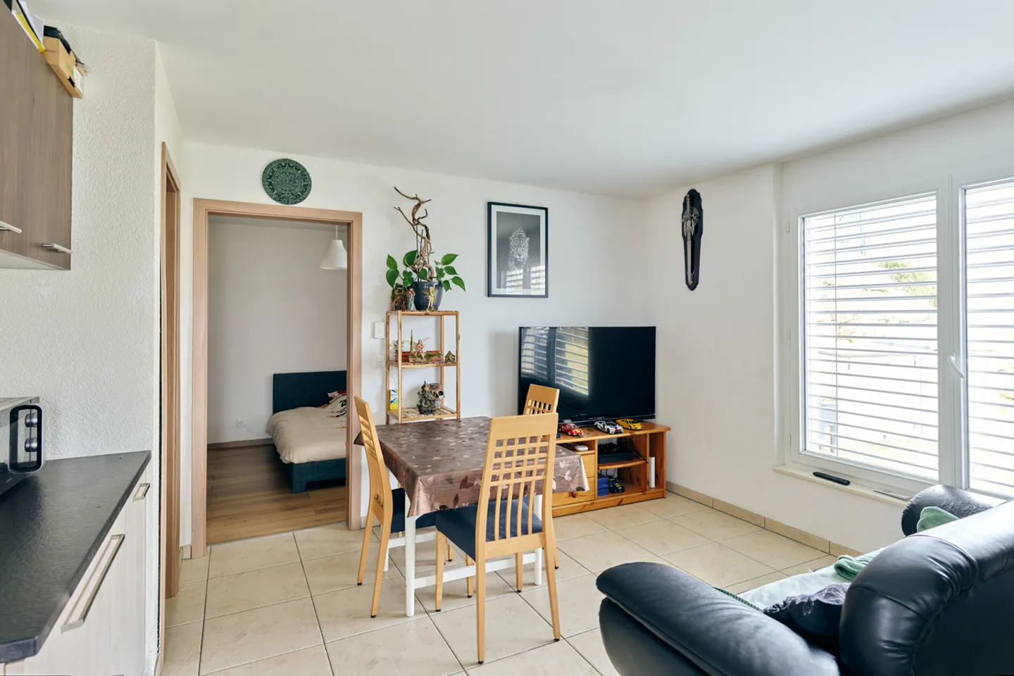 Haus mit zwei Wohnungen in einer ruhigen und grünen Nachbarschaft - Foto 3 von 16