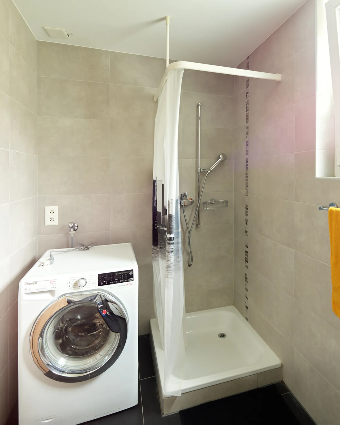 Haus mit zwei Wohnungen in einer ruhigen und grünen Nachbarschaft - Foto 4 von 16