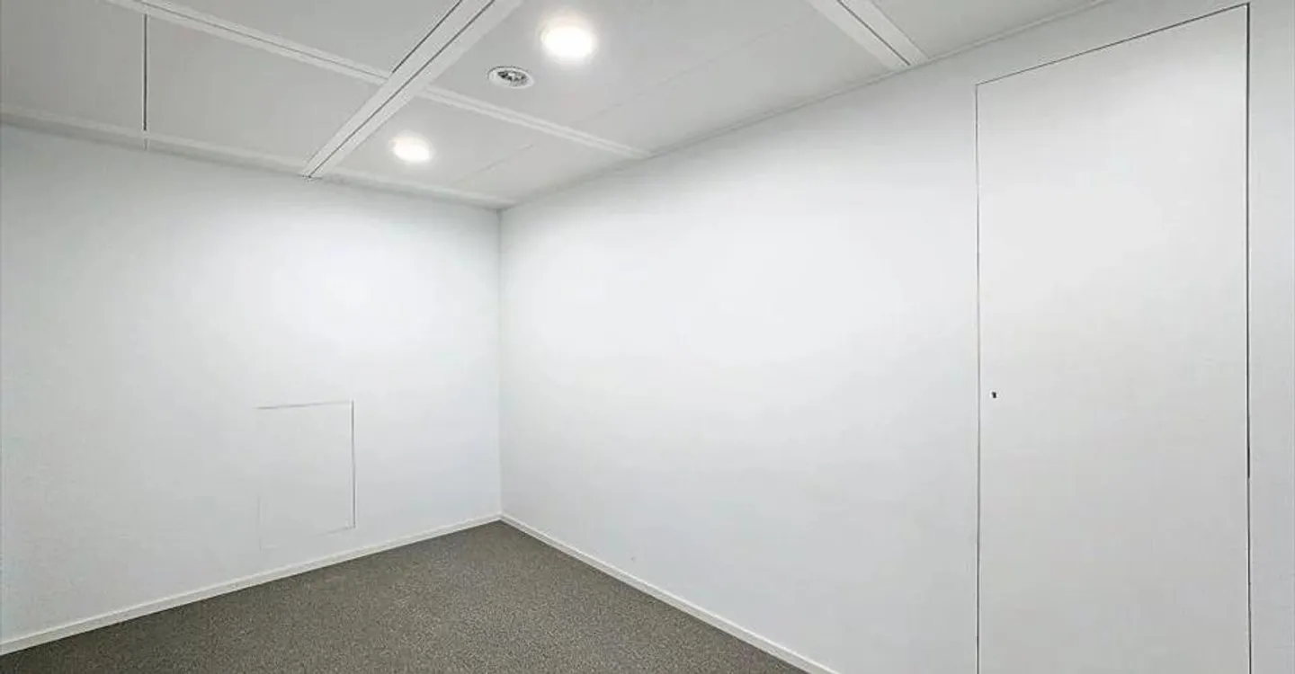 Office space for rent - Photo 5 of 10