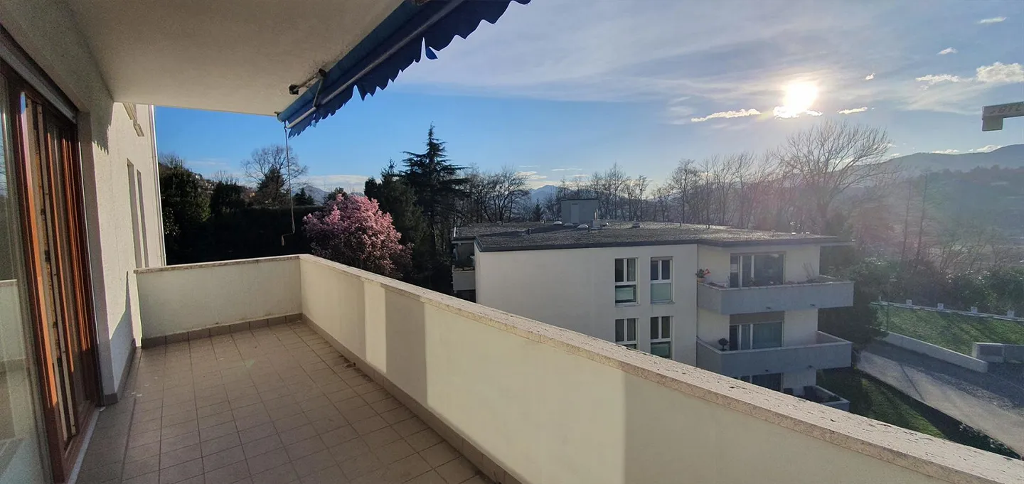 Appartamento in posizione tranquilla con vista libera - Foto 1 di 8