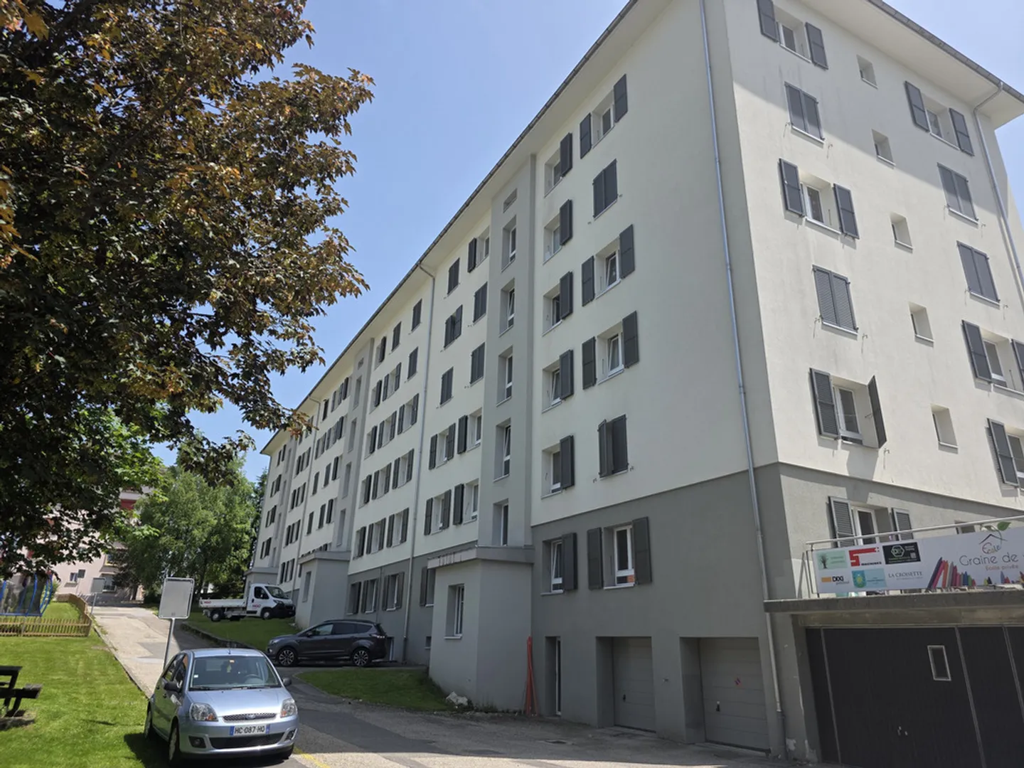 Appartement de quatre pièces avec balcon - Photo 2 sur 2