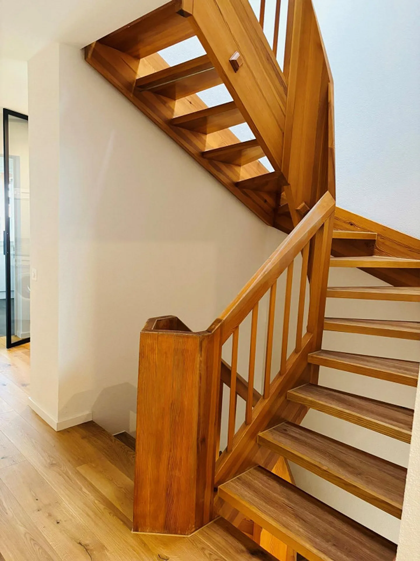 Appartamento maisonette ristrutturato di 5,5 stanze con molto spazio - Foto 15 di 15