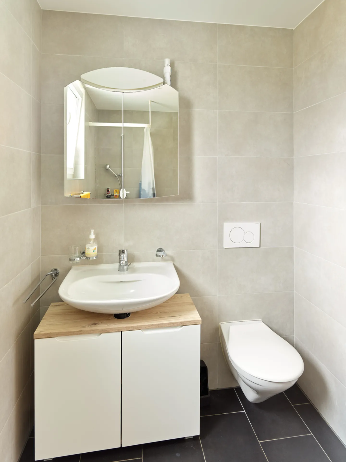 Haus mit zwei Wohnungen in einer ruhigen und grünen Nachbarschaft - Foto 5 von 16