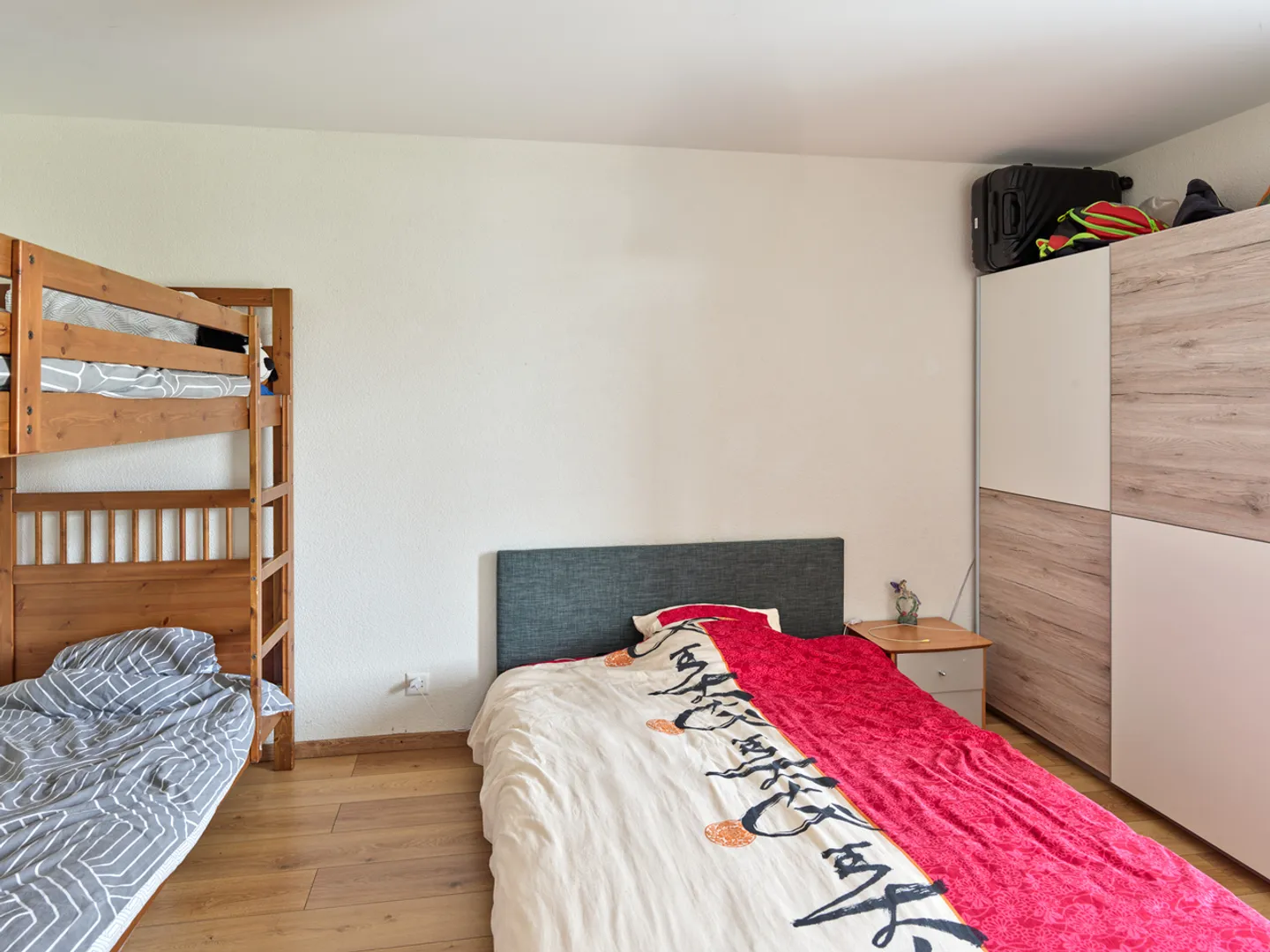 Haus mit zwei Wohnungen in einer ruhigen und grünen Nachbarschaft - Foto 6 von 16