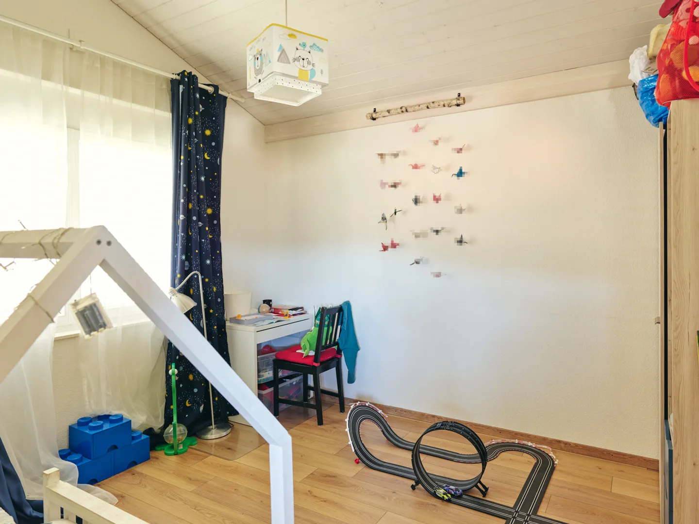 Haus mit zwei Wohnungen in einer ruhigen und grünen Nachbarschaft - Foto 13 von 16