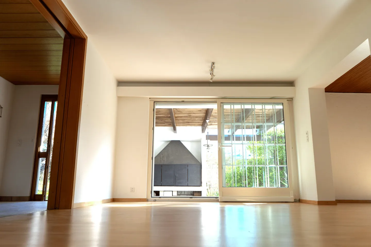Ampia casa unifamiliare con giardino da sogno - molta privacy in una posizione tranquilla a Therwil - Foto 6 di 13