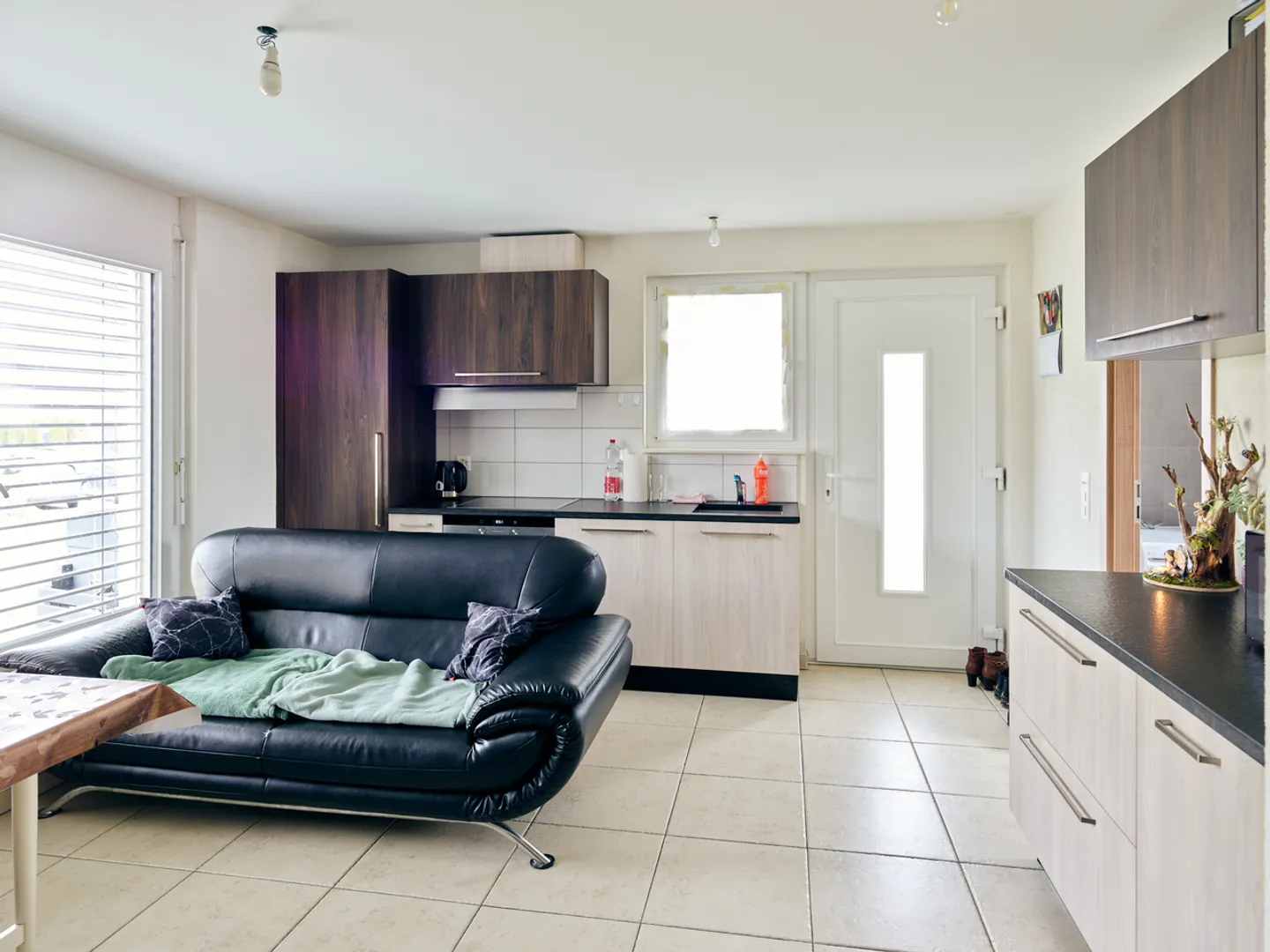 Haus mit zwei Wohnungen in einer ruhigen und grünen Nachbarschaft - Foto 8 von 16