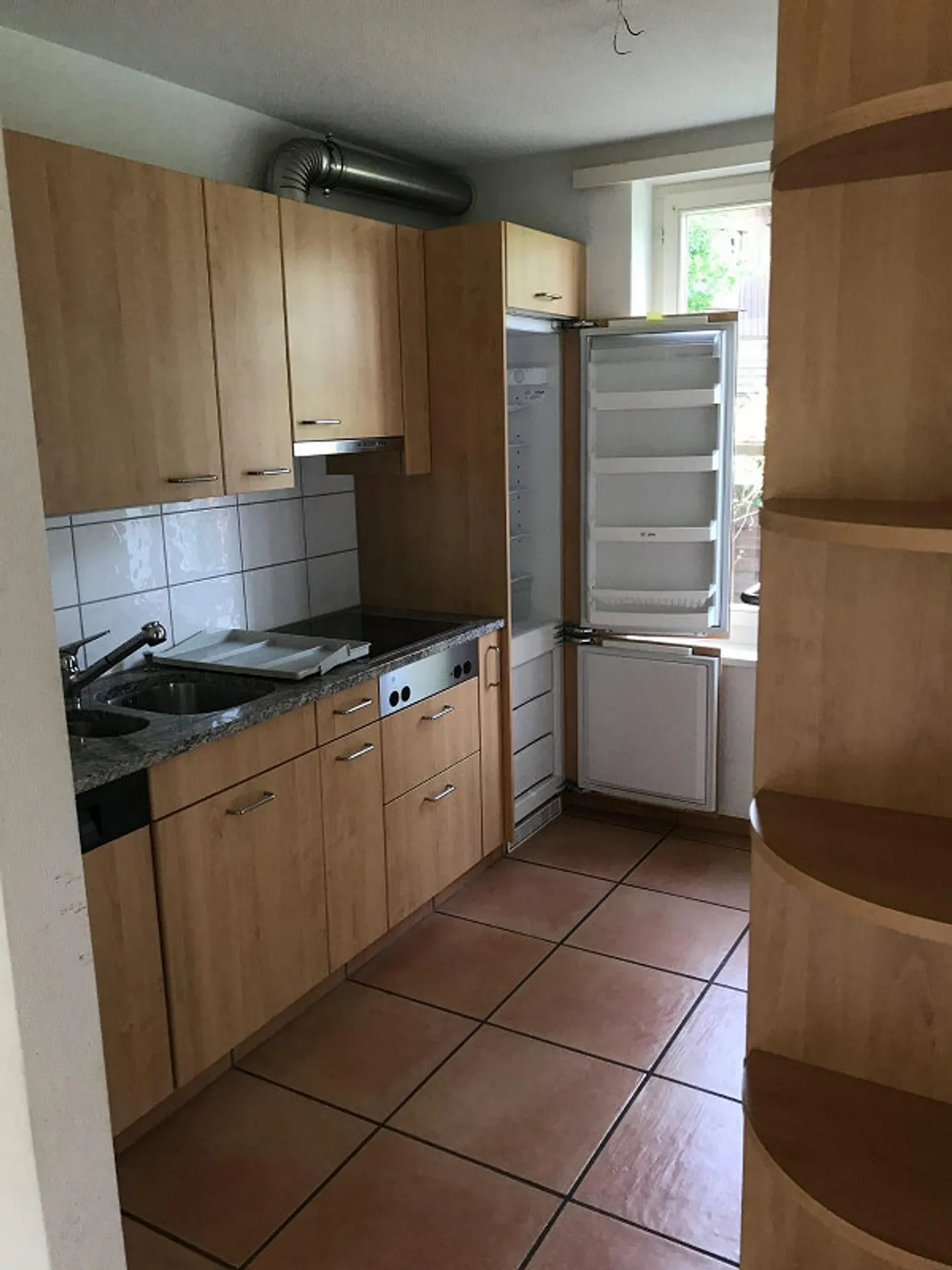 Semi-Detached House Ideal for Families with Garden and Plenty of Storage Space - Photo 2 of 10