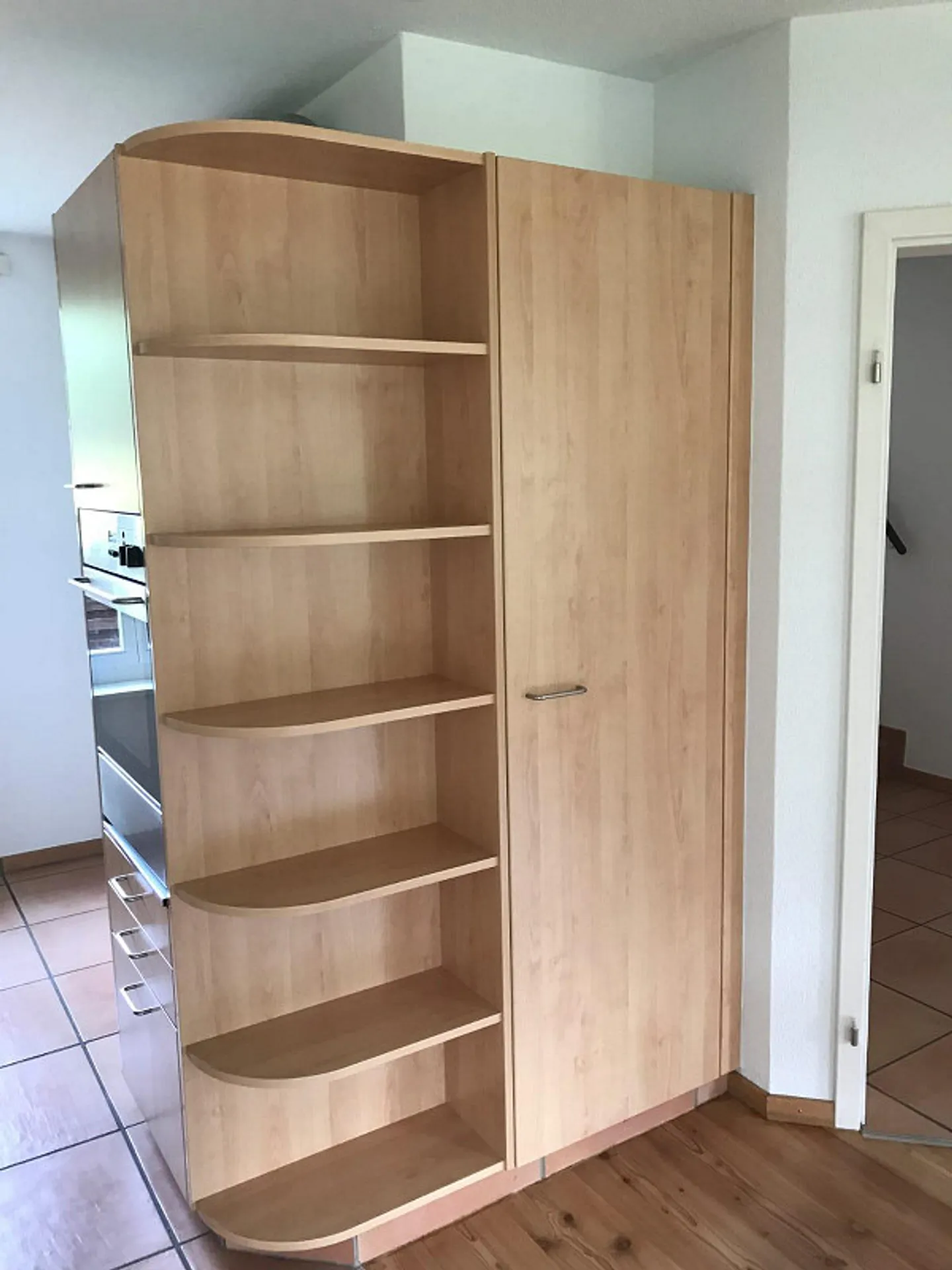 Semi-Detached House Ideal for Families with Garden and Plenty of Storage Space - Photo 4 of 10