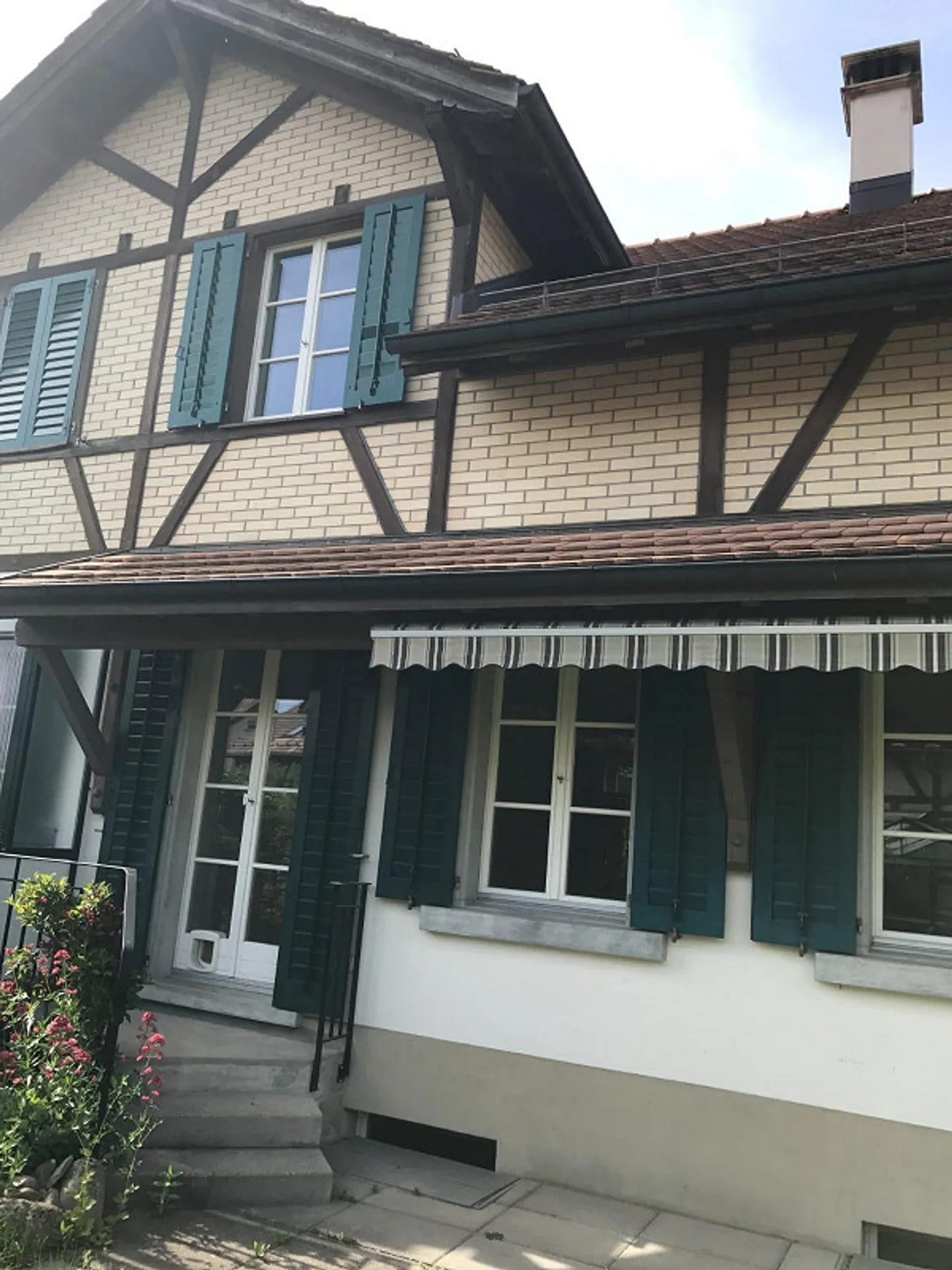 Semi-Detached House Ideal for Families with Garden and Plenty of Storage Space - Photo 7 of 10