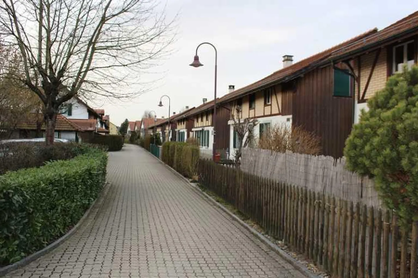 Semi-Detached House Ideal for Families with Garden and Plenty of Storage Space - Photo 9 of 10