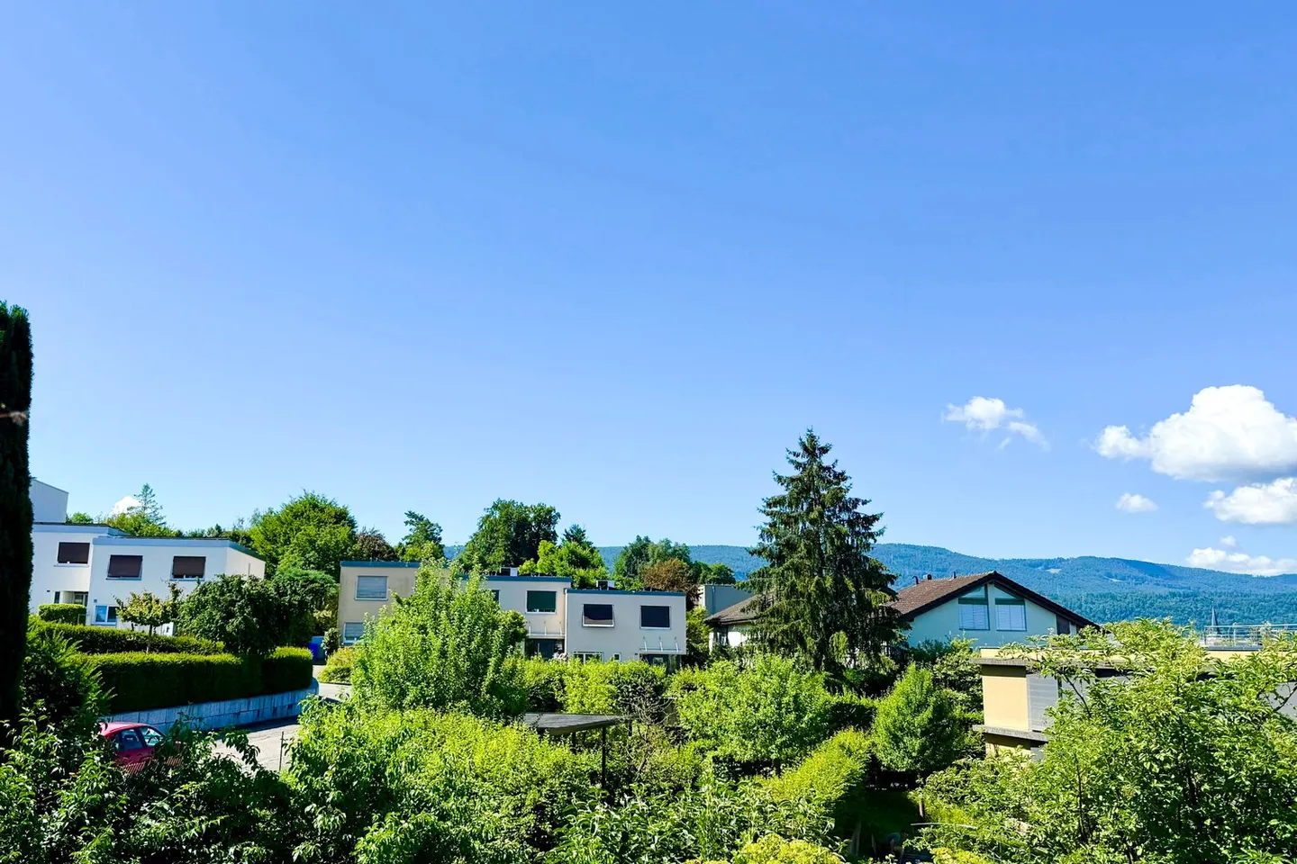 Ampia casa unifamiliare con giardino da sogno - molta privacy in una posizione tranquilla a Therwil - Foto 9 di 13