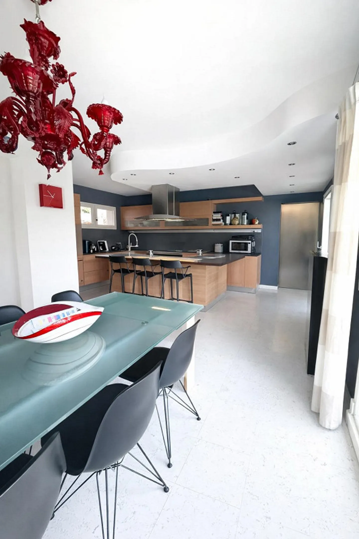 Exklusive Villa mit Pool nur wenige Minuten von der Stadt entfernt - Foto 9 von 14