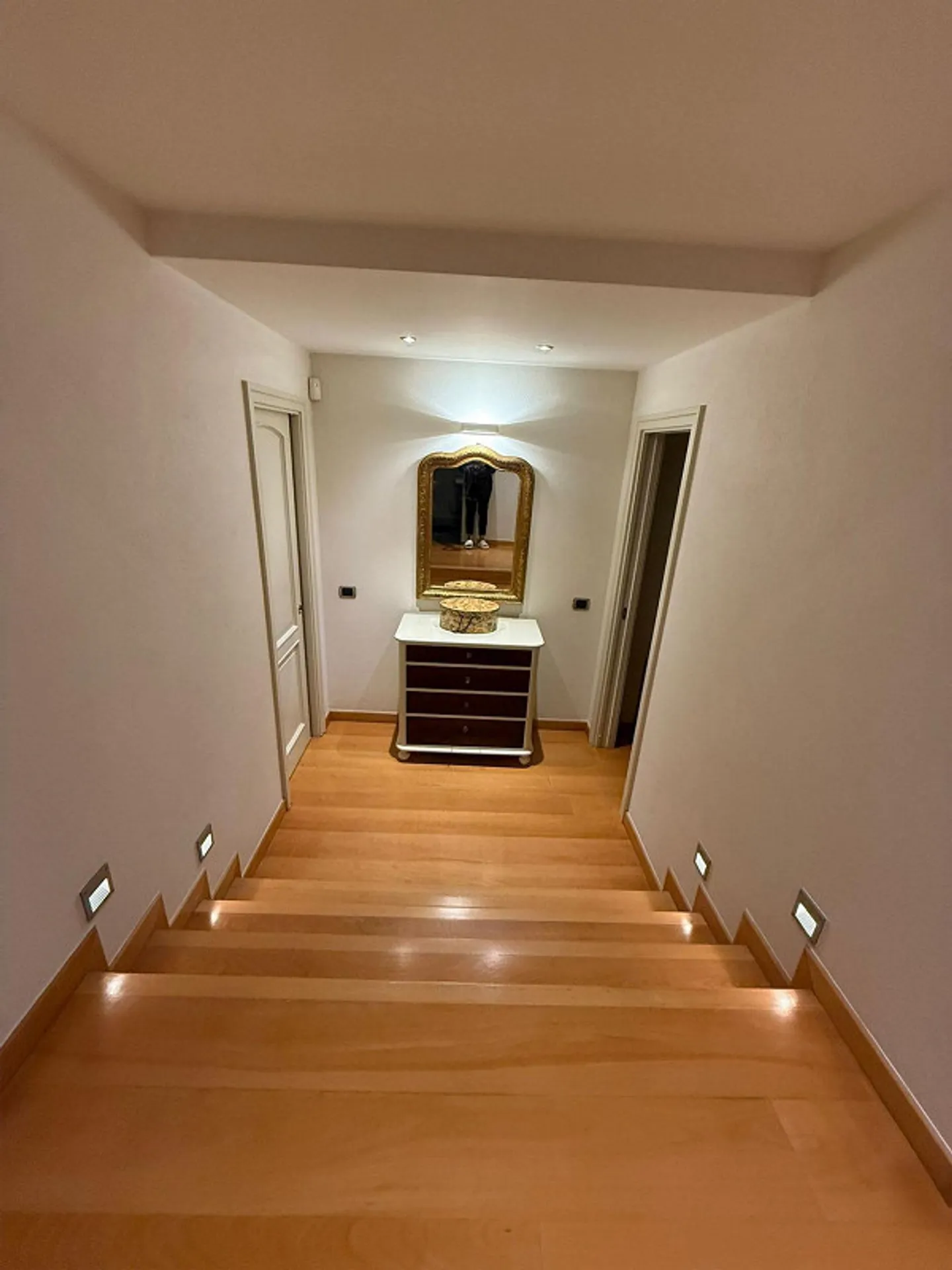 Exklusive Villa mit Pool nur wenige Minuten von der Stadt entfernt - Foto 12 von 14