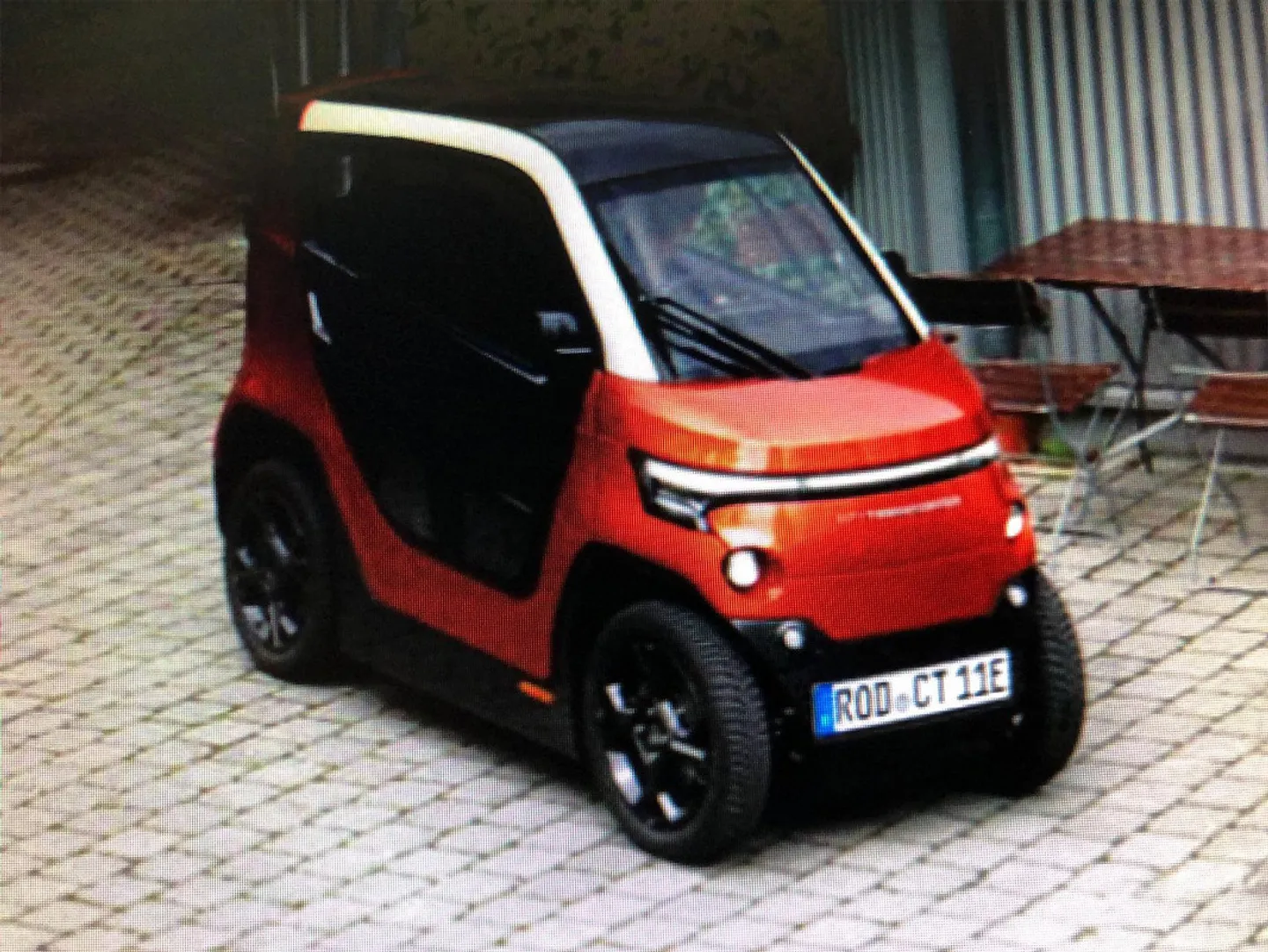 Geräumiger Parkplatz - Foto 1 von 1