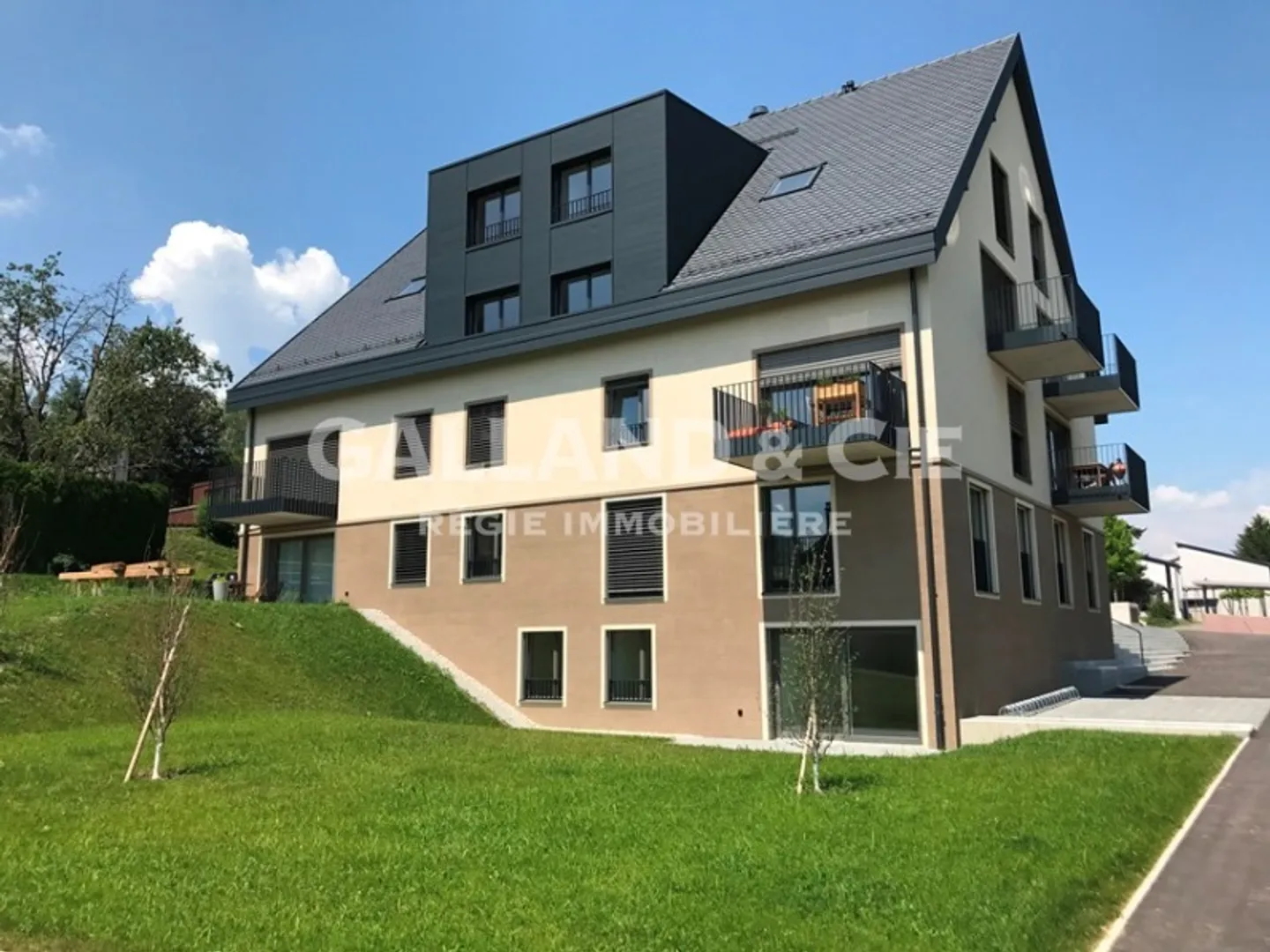 Appartement Contemporain avec Terrasse - Photo 1 sur 6