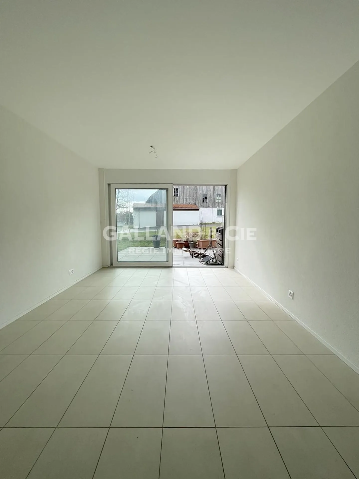 Appartement Contemporain avec Terrasse - Photo 4 sur 6