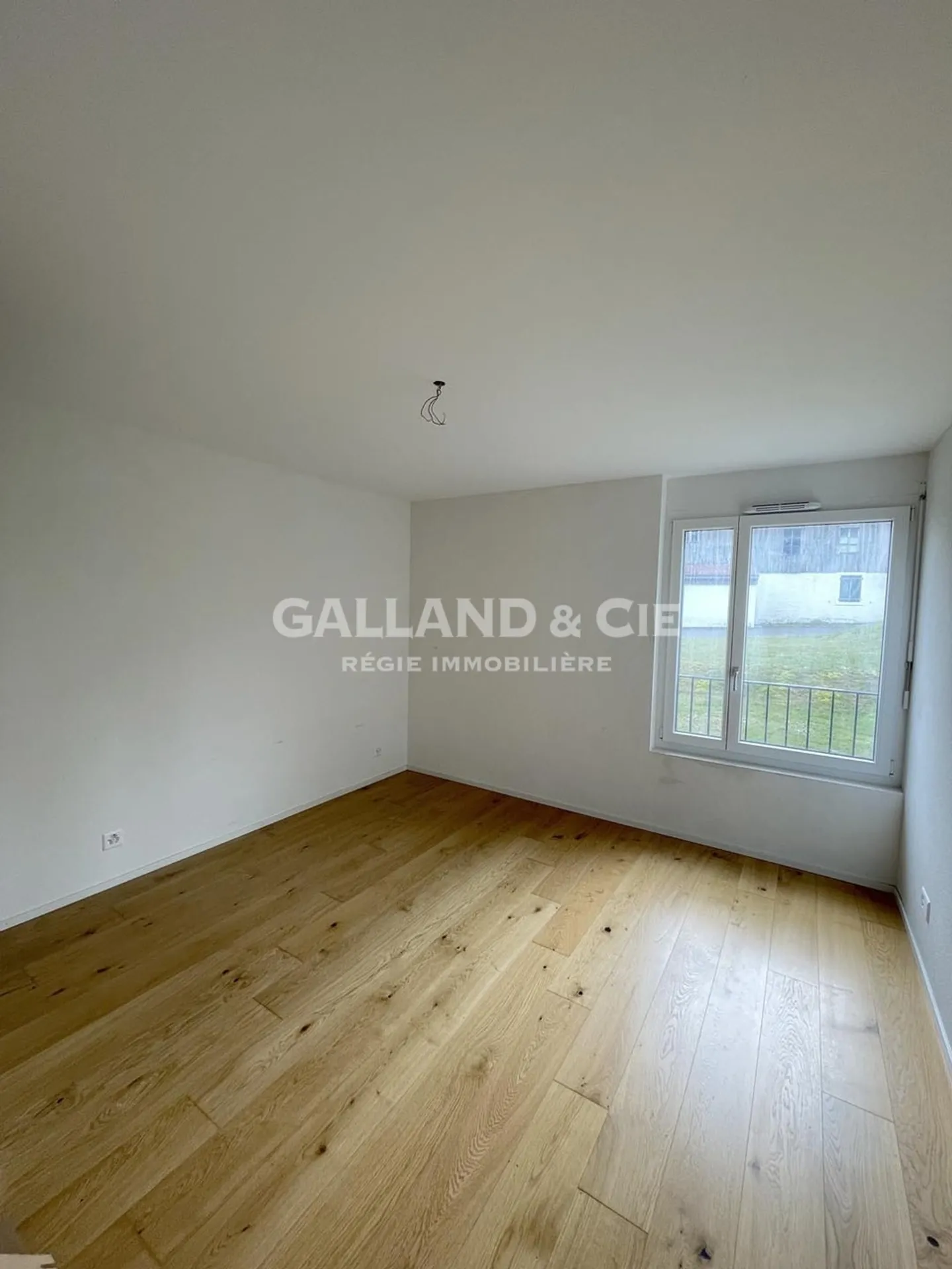 Appartement Contemporain avec Terrasse - Photo 3 sur 6