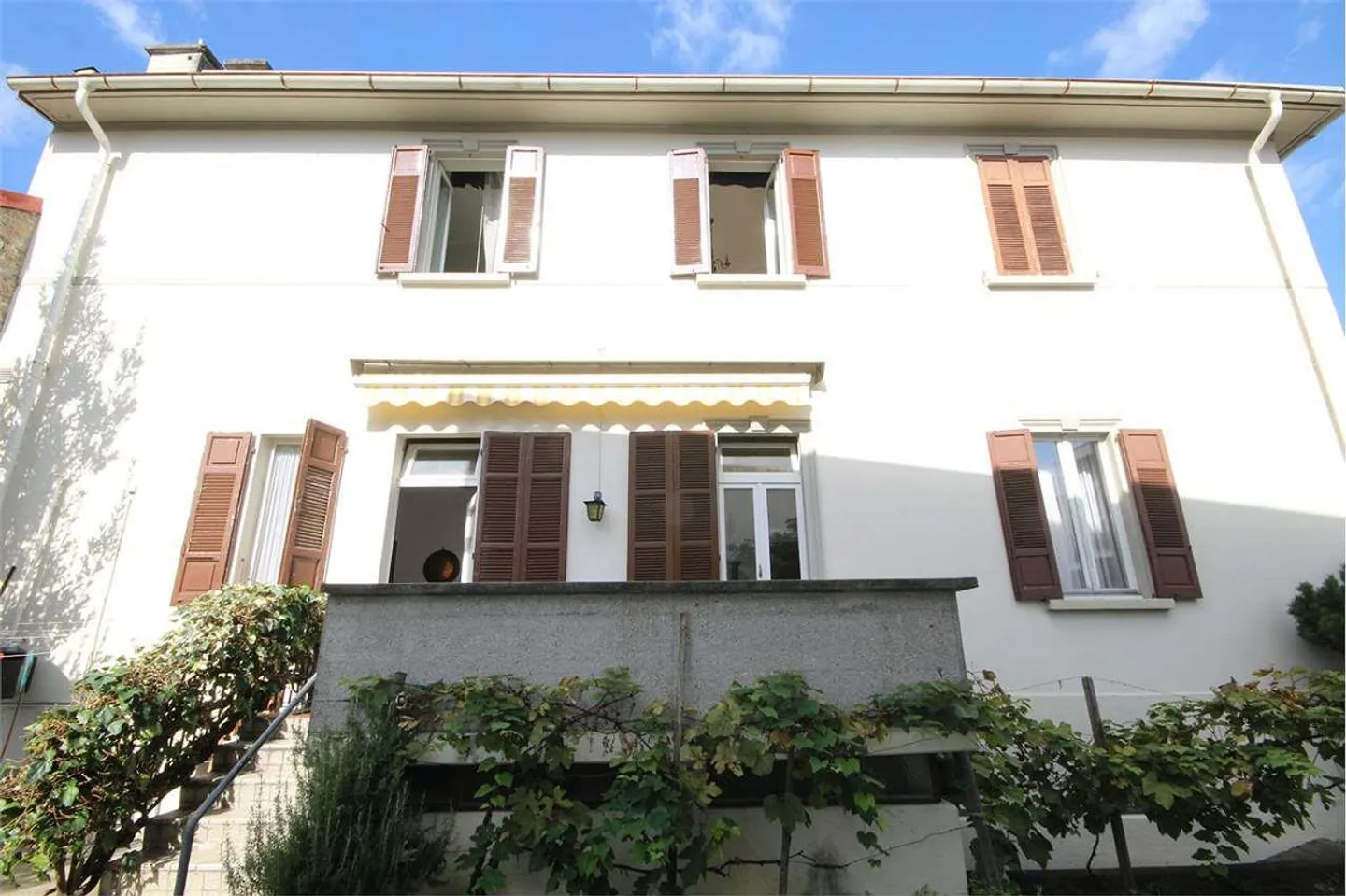 Chiasso : maison d'époque avec jardin et deux places de parking au centre - Photo 1 sur 11