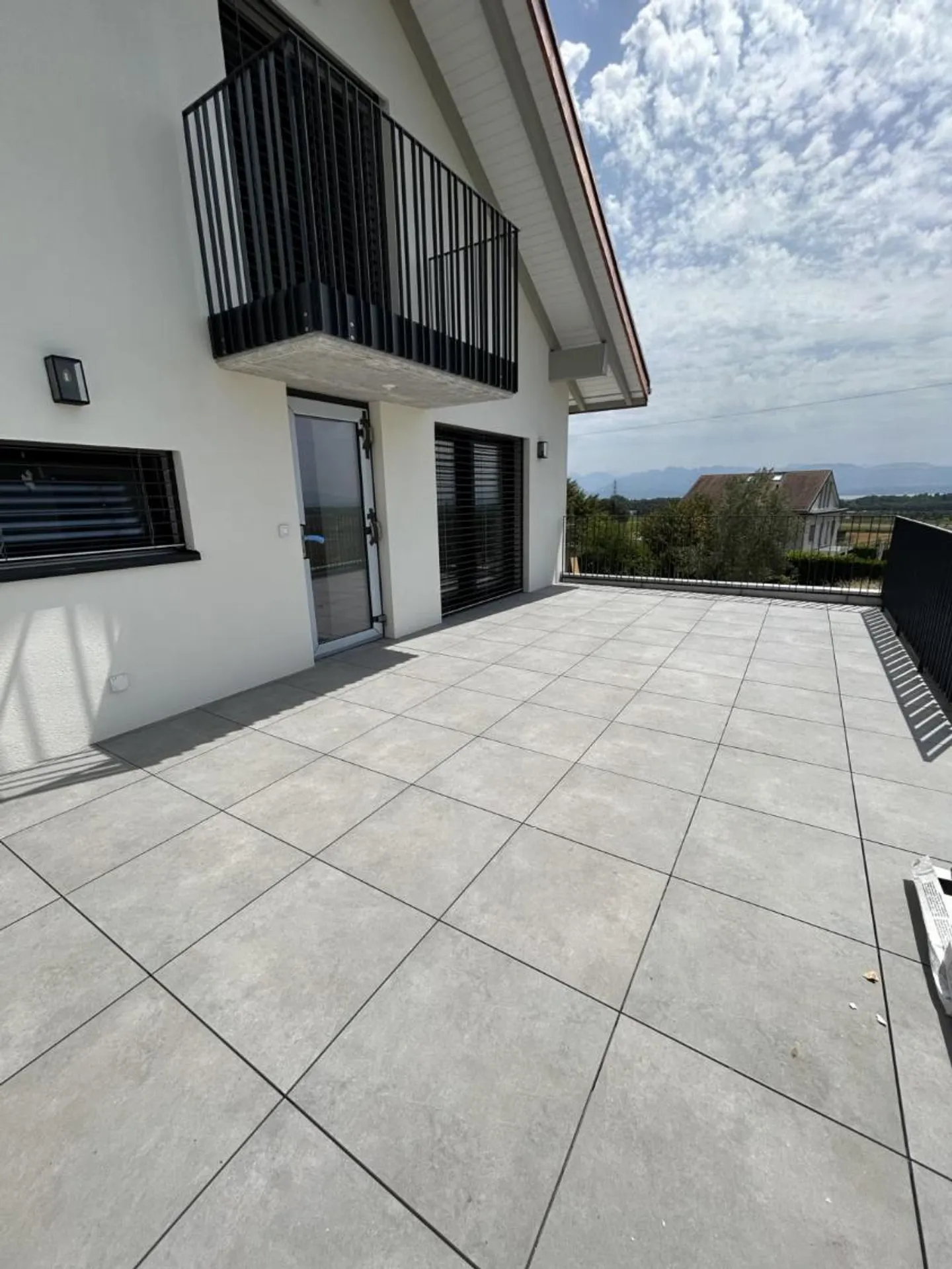 Apartment with terrace 4 rooms - Photo 1 of 4