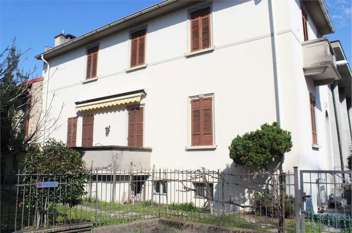 Chiasso : maison d'époque avec jardin et deux places de parking au centre - Photo 11 sur 11