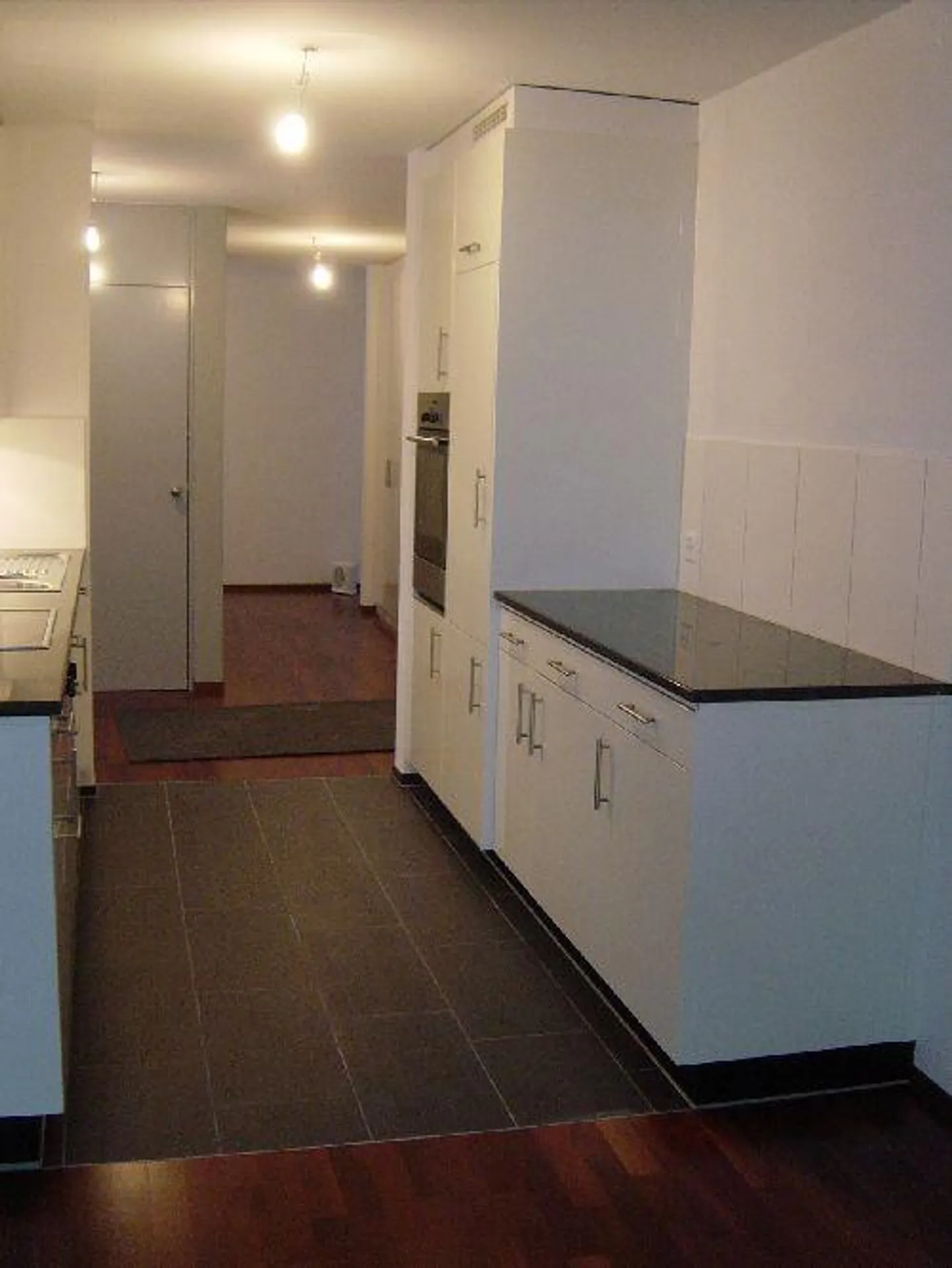 Appartement moderne et lumineux avec grande terrasse - Photo 3 sur 4