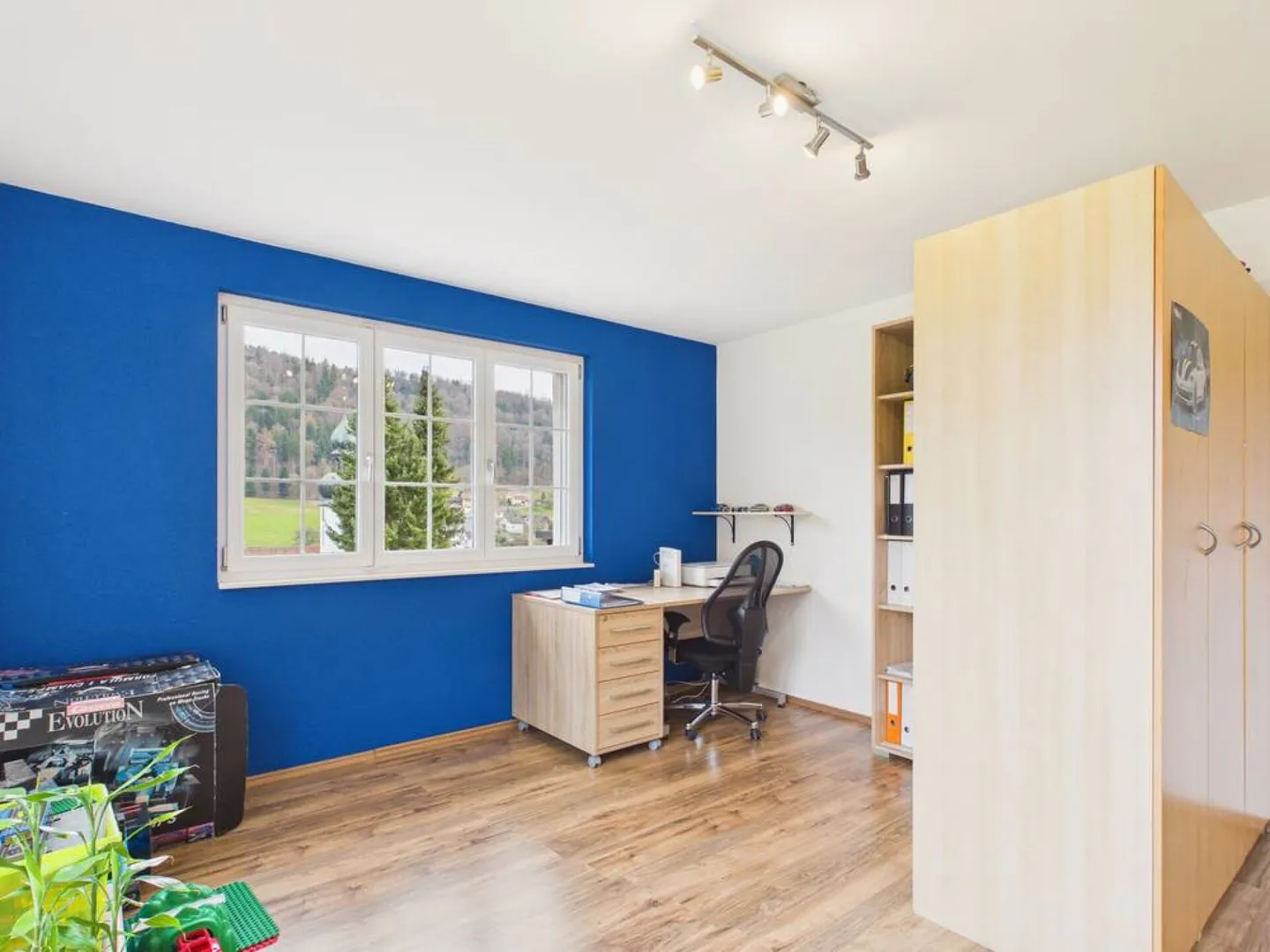 Spacious and Bright with a View of the Green - Photo 7 of 20