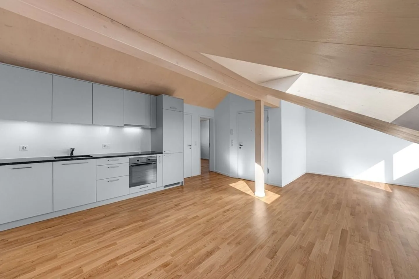 Vista soleggiata per singoli o giovani coppie - Foto 4 di 7