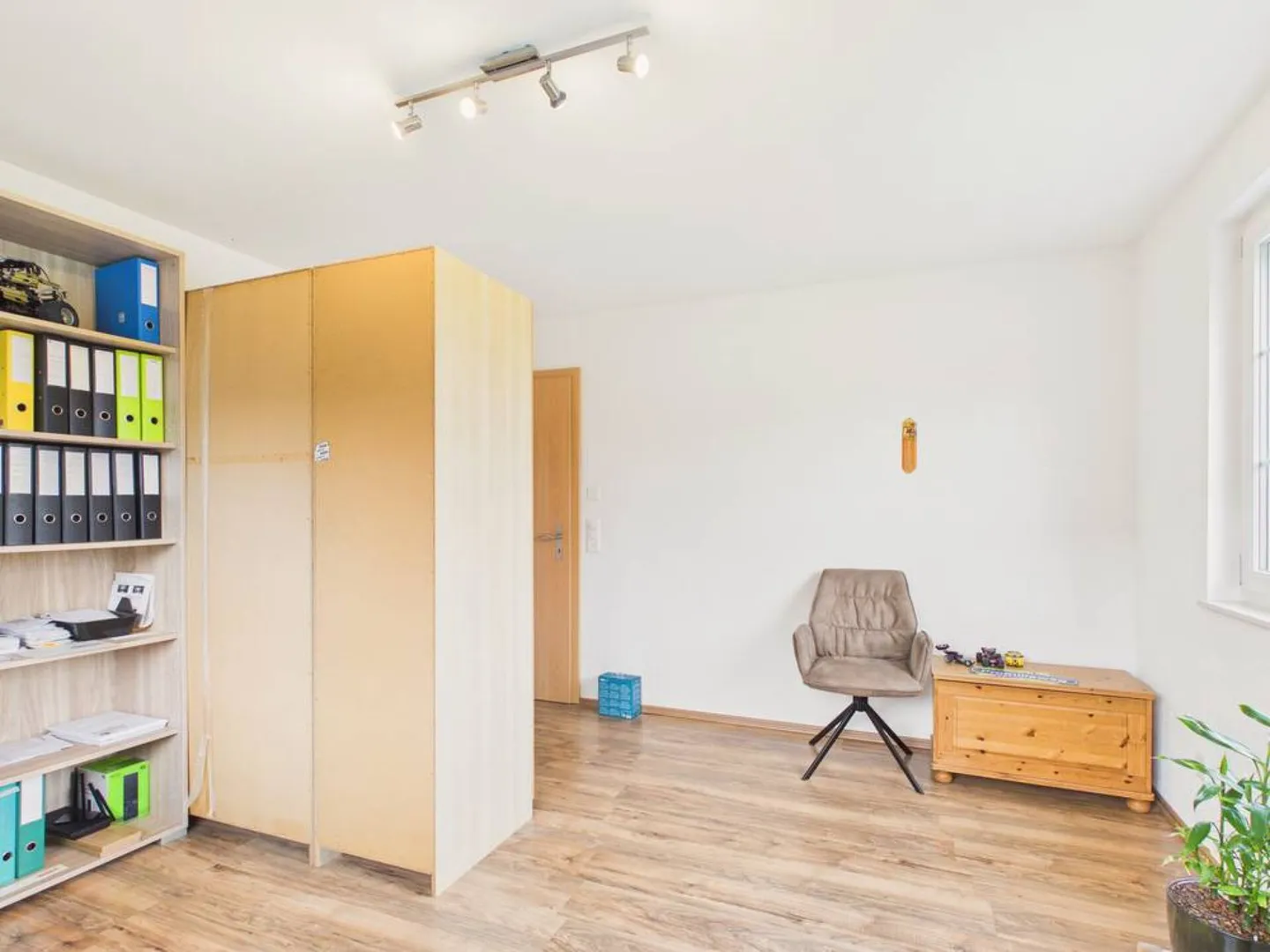 Spacious and Bright with a View of the Green - Photo 10 of 20
