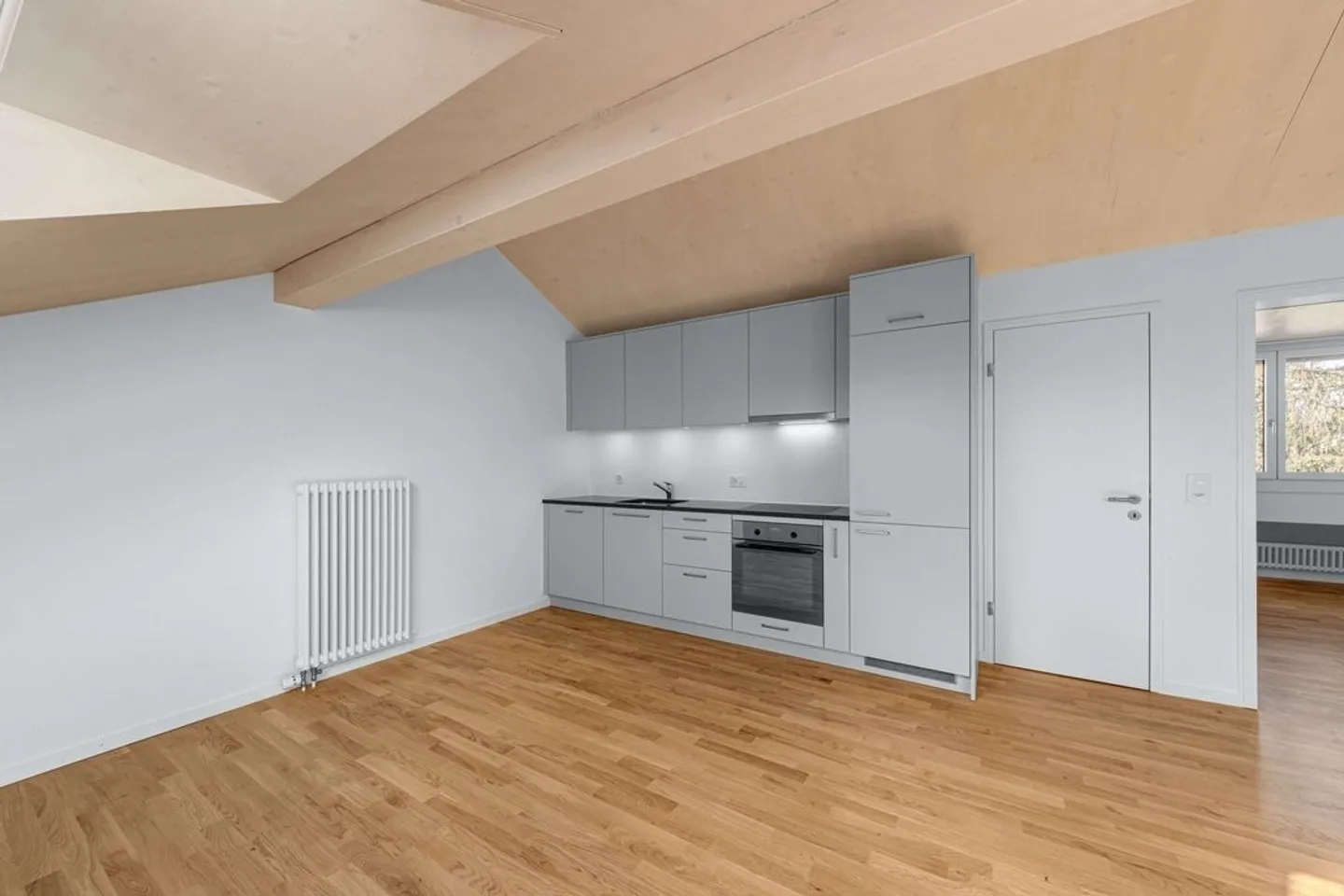 Vista soleggiata per singoli o giovani coppie - Foto 2 di 7