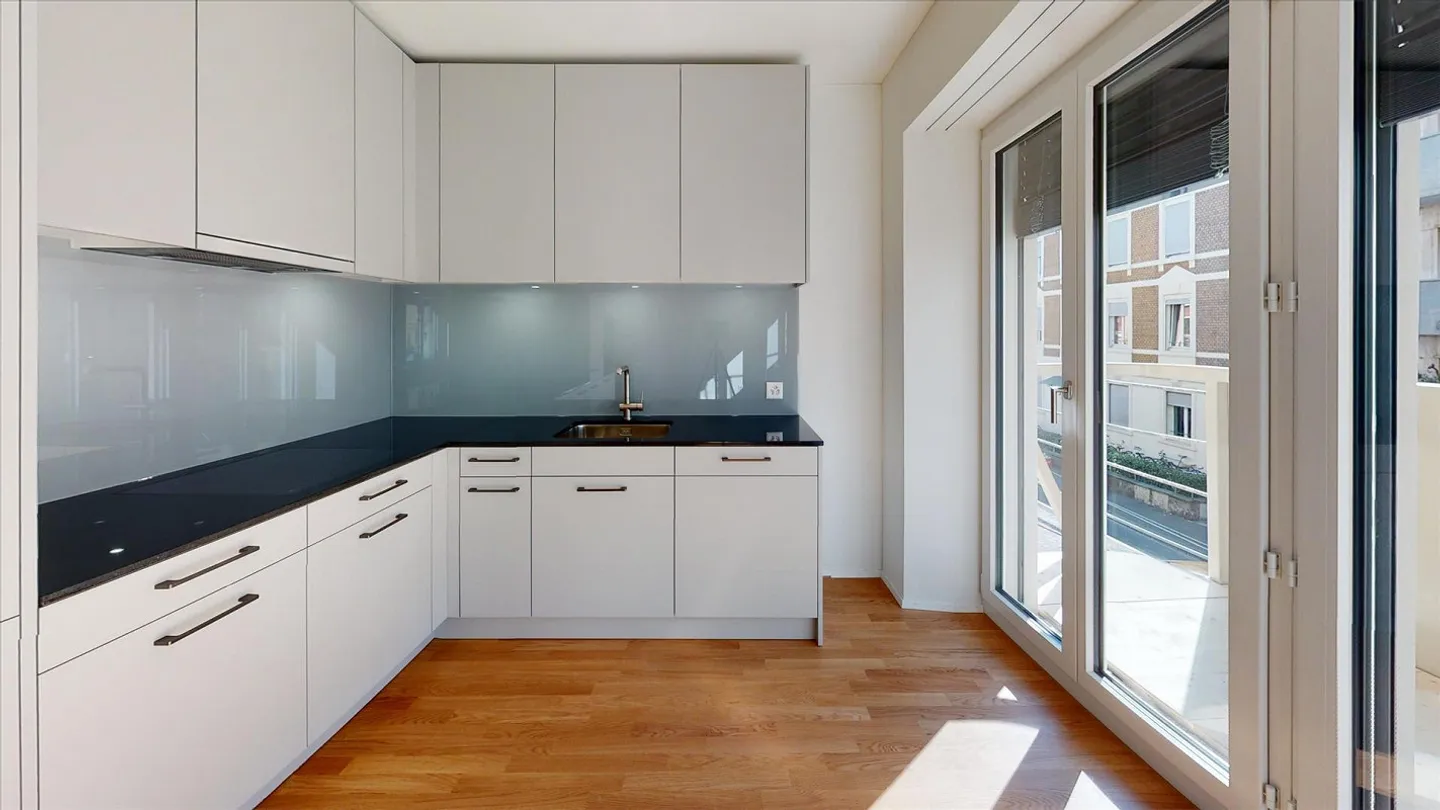 Above the rooftops in freshly renovated attic apartment! - Photo 3 of 8