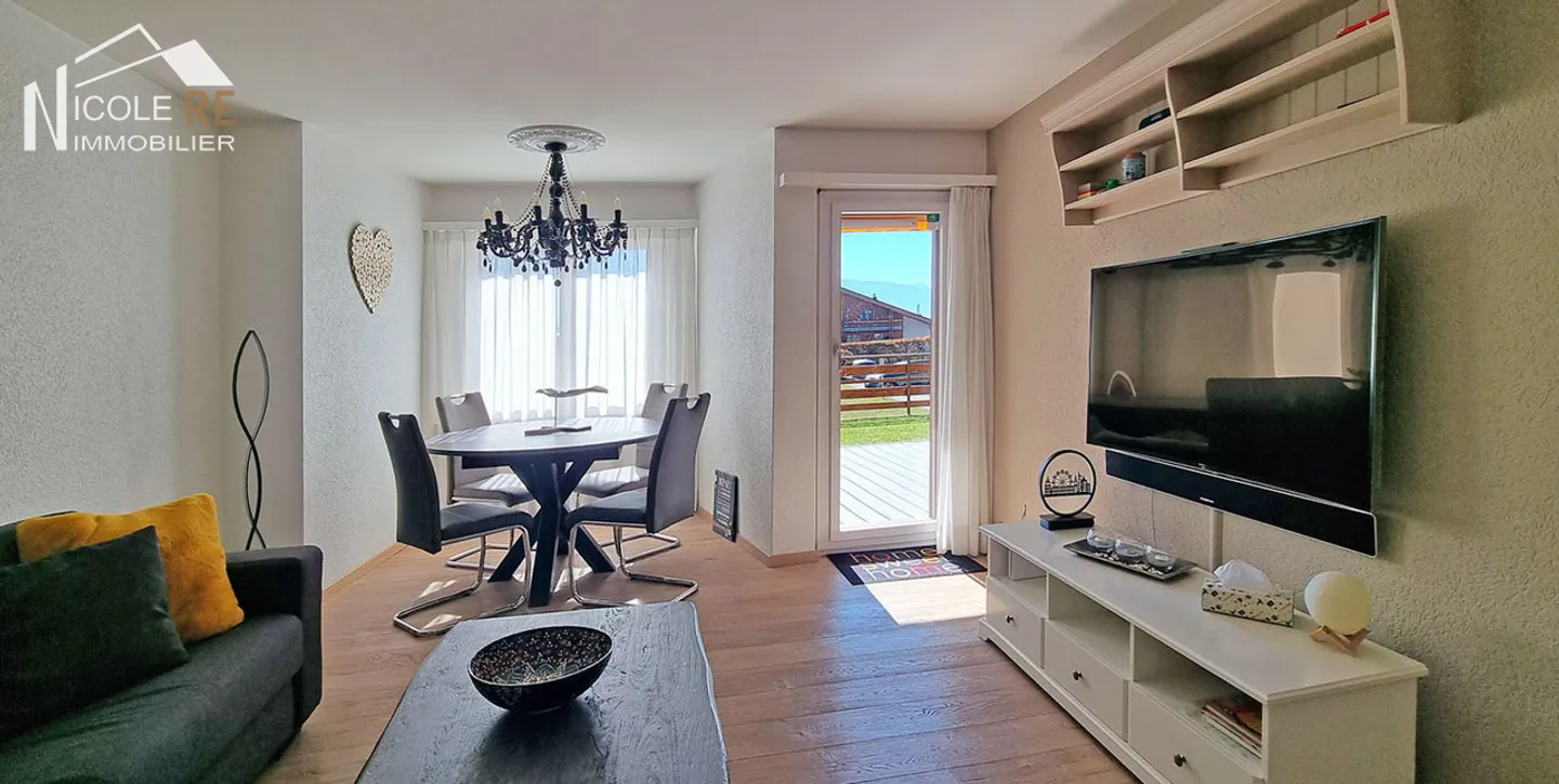 Chalet-Style Apartment with Terrace - Photo 7 of 25