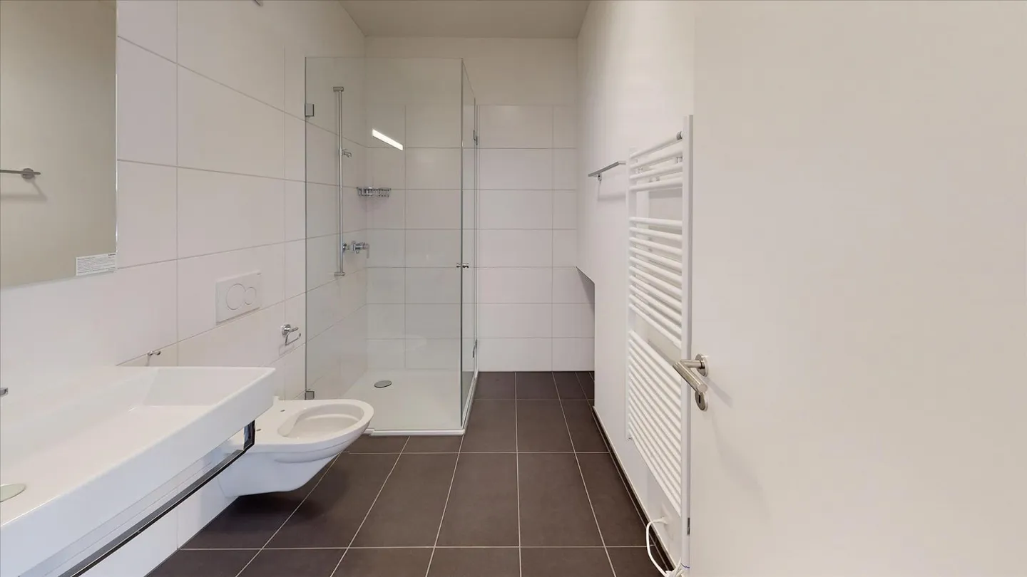 Above the rooftops in freshly renovated attic apartment! - Photo 5 of 8