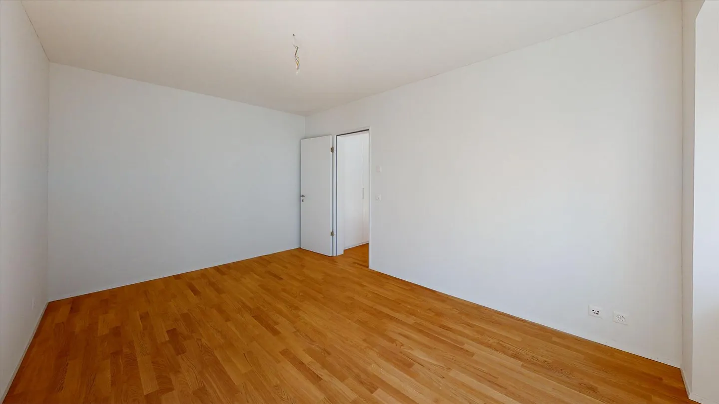 Above the rooftops in freshly renovated attic apartment! - Photo 7 of 8