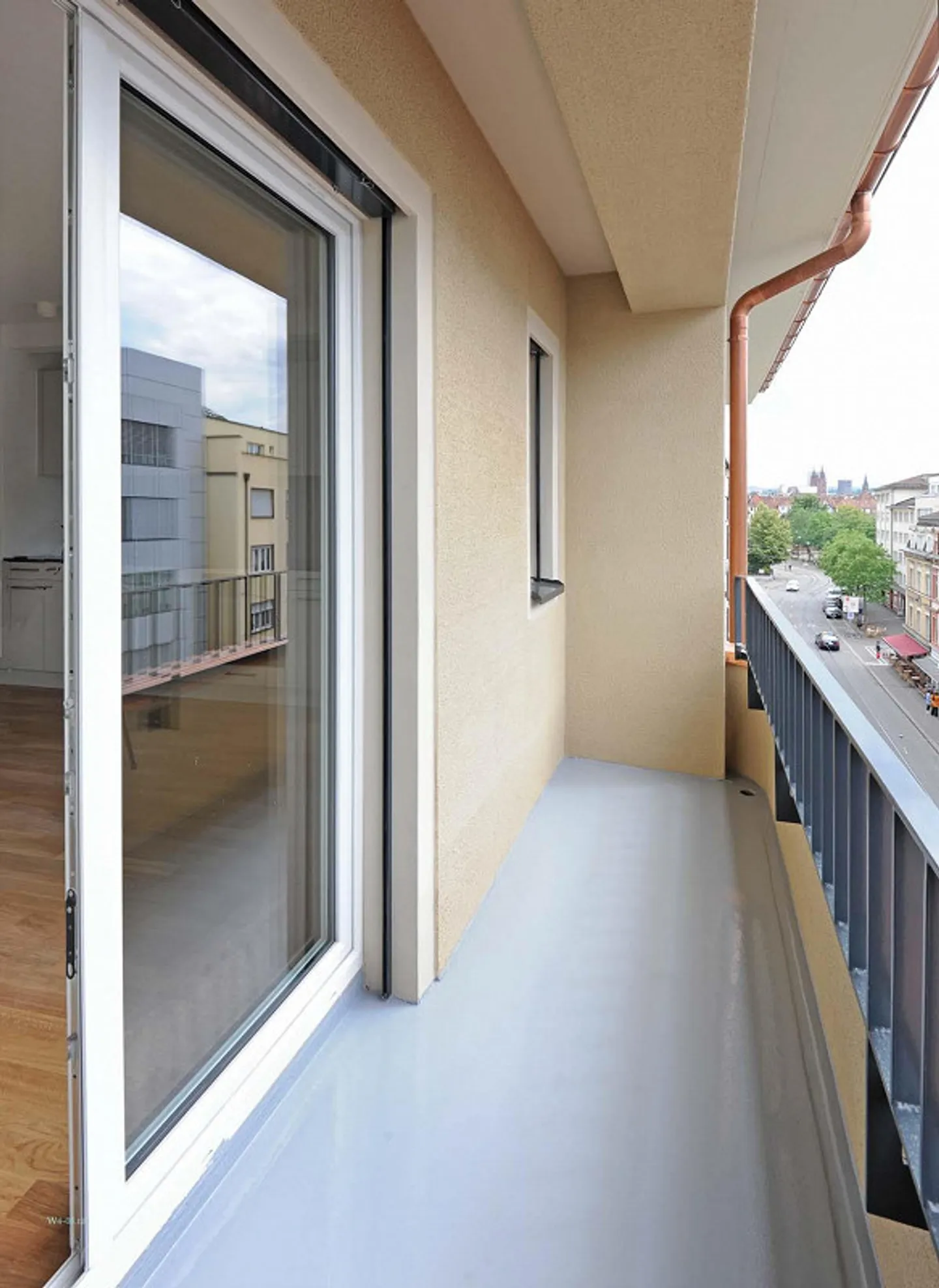 Above the rooftops in freshly renovated attic apartment! - Photo 8 of 8