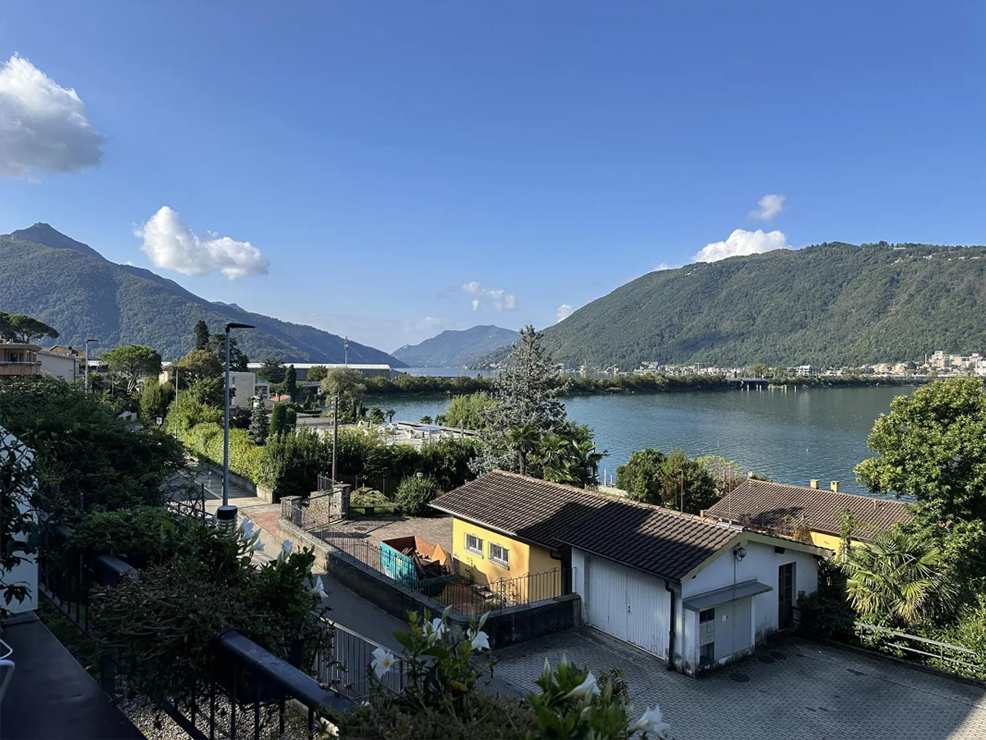 Zweitwohnsitz - Elegantes Haus am Seeufer in Bissone - Foto 1 von 10