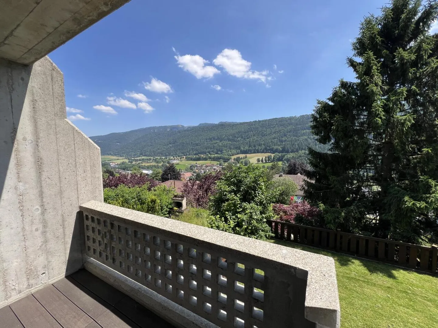 Le calme, la vue, la lumière : votre futur chez-vous à Saint-Imier - Photo 4 sur 13