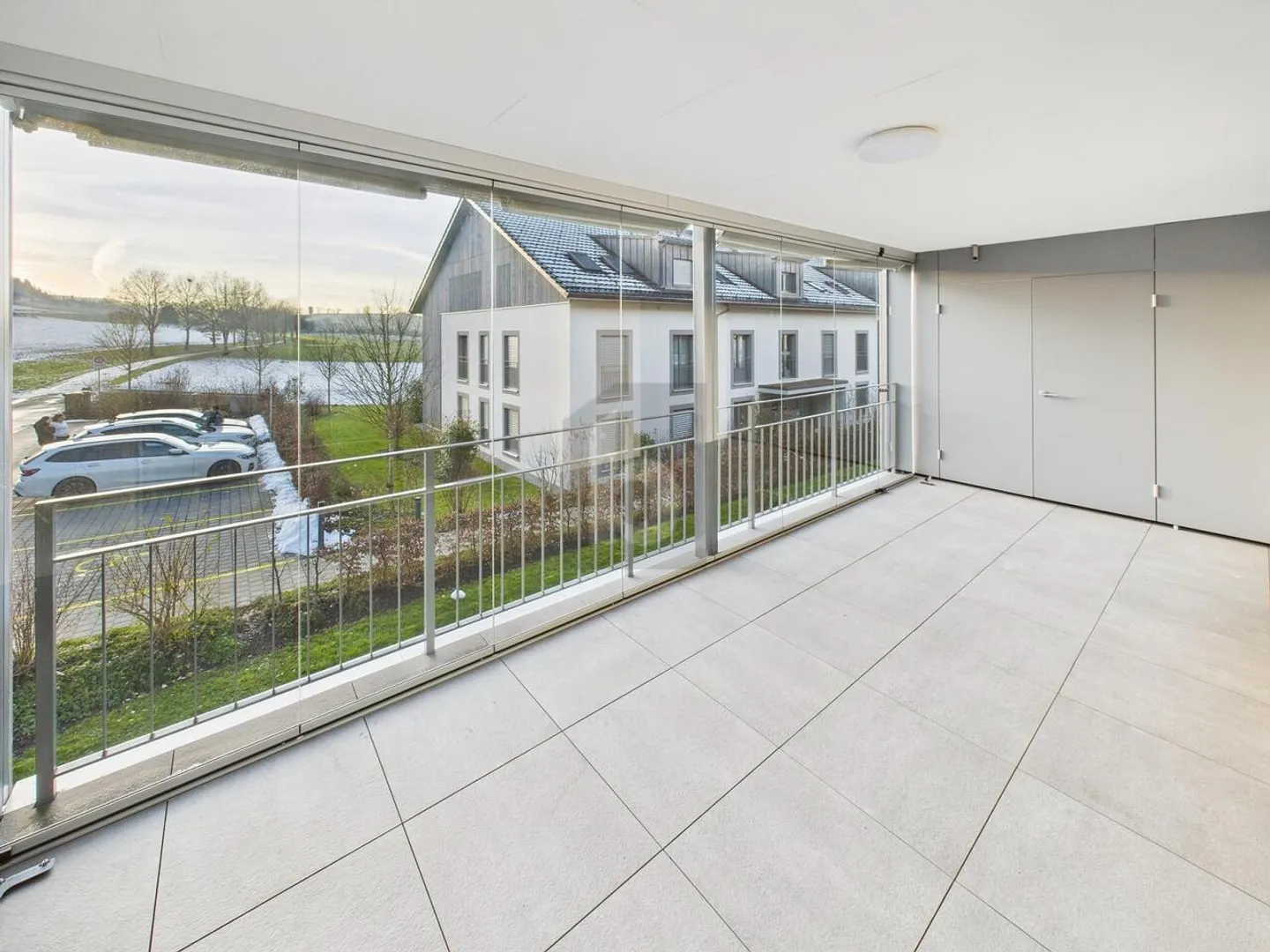 LIGHT-FLOODED, WINTER GARDEN BALCONY, CLOSE TO NATURE - Photo 2 of 6