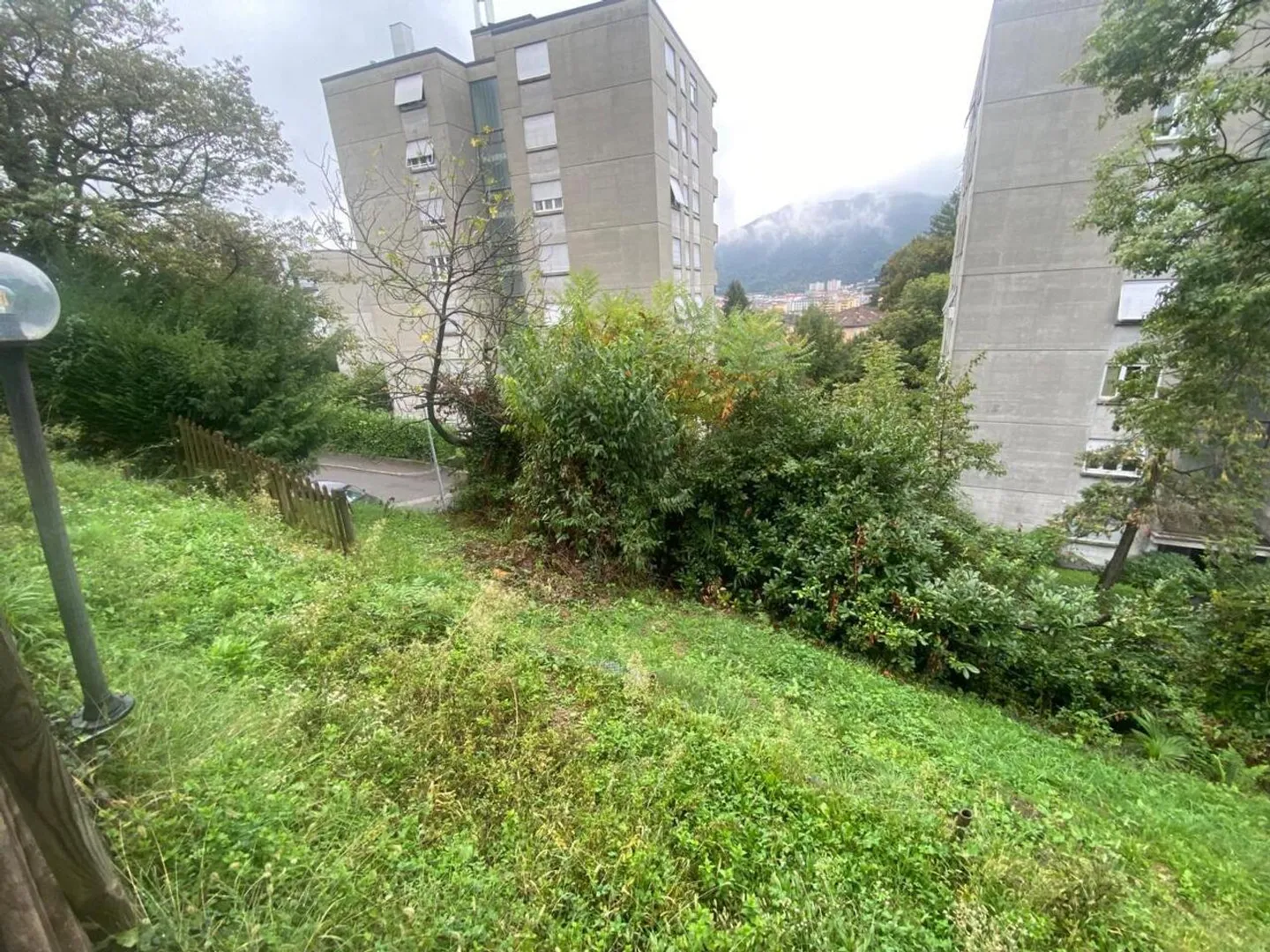 Terrain constructible de 1050 m2 dans la zone de construction de 5 étages - Photo 4 sur 12